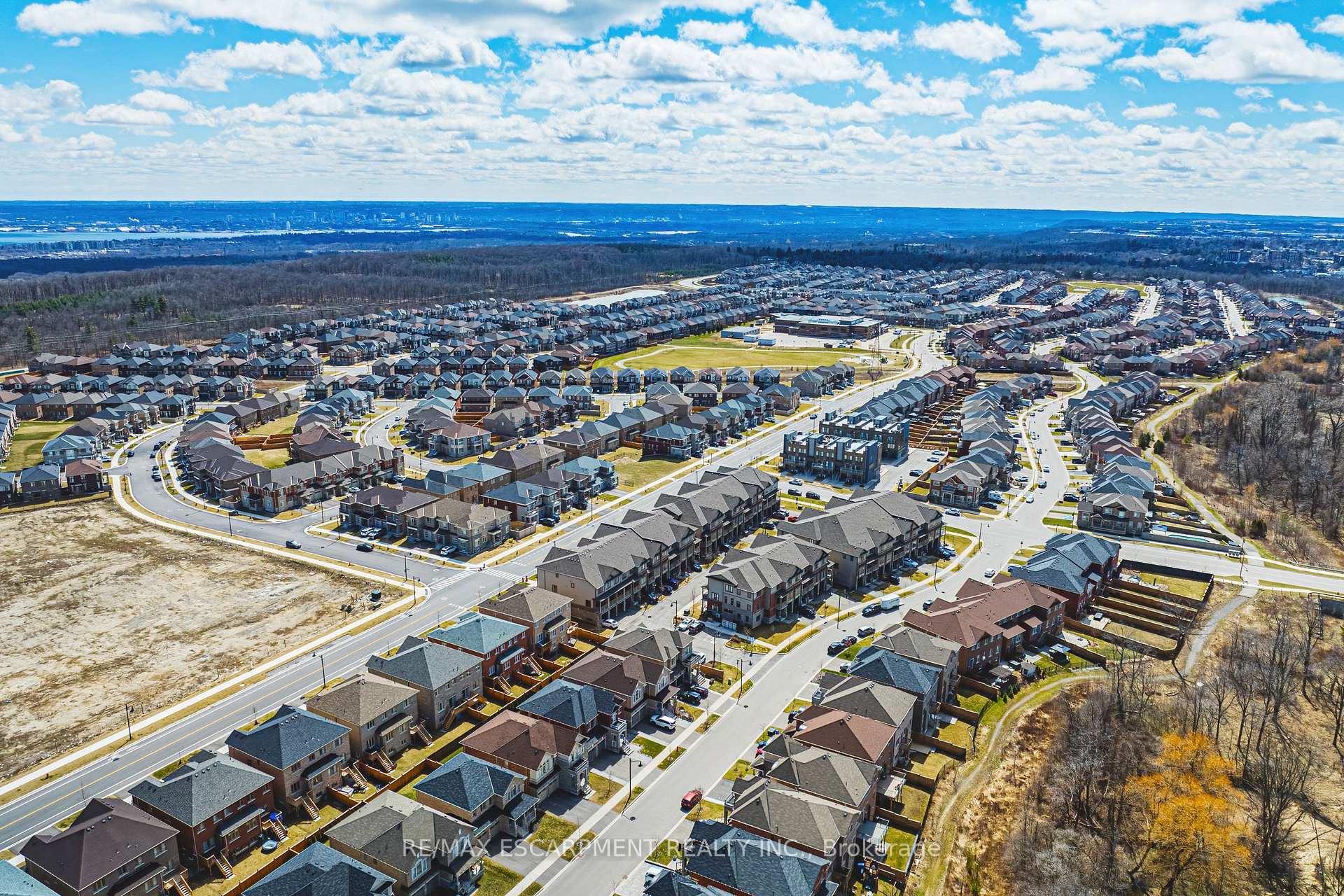 2 Bedrooms Condo at 18 Ridgeside,  Hamilton For sale