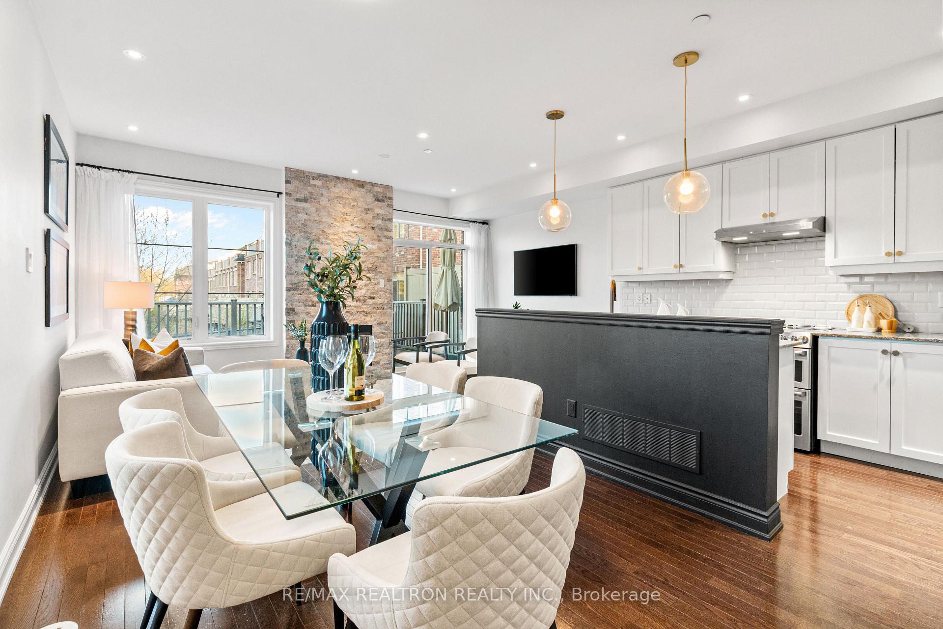 4 Bedrooms Condo at 1331 Major Mackenzie, Vaughan For sale
