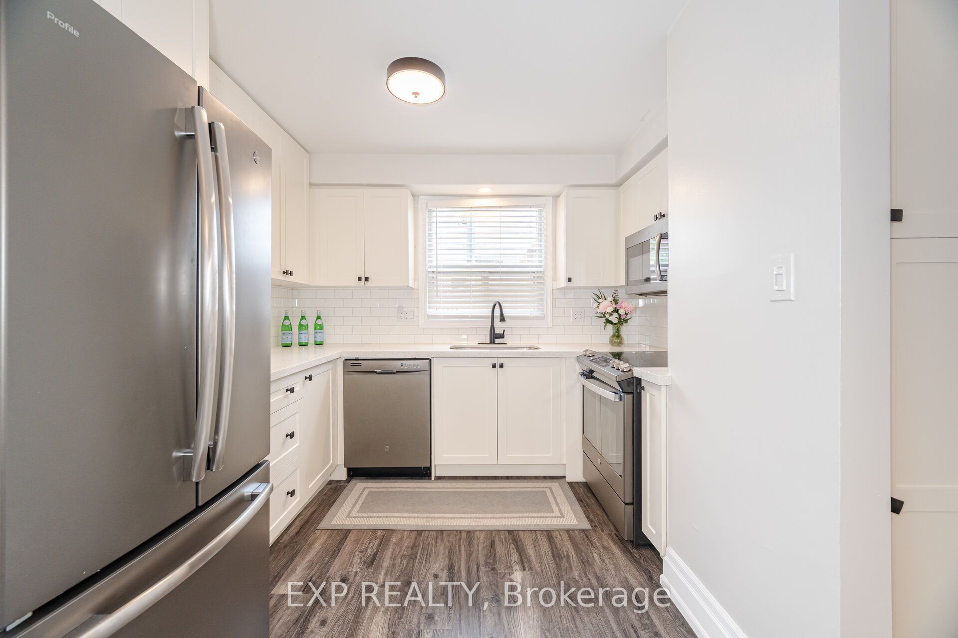 384 Daralea Heights