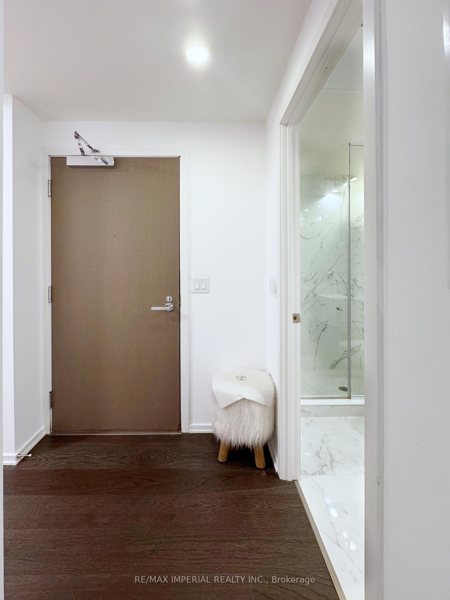 2 Bedrooms Condo at 1 Bloor, Toronto For sale