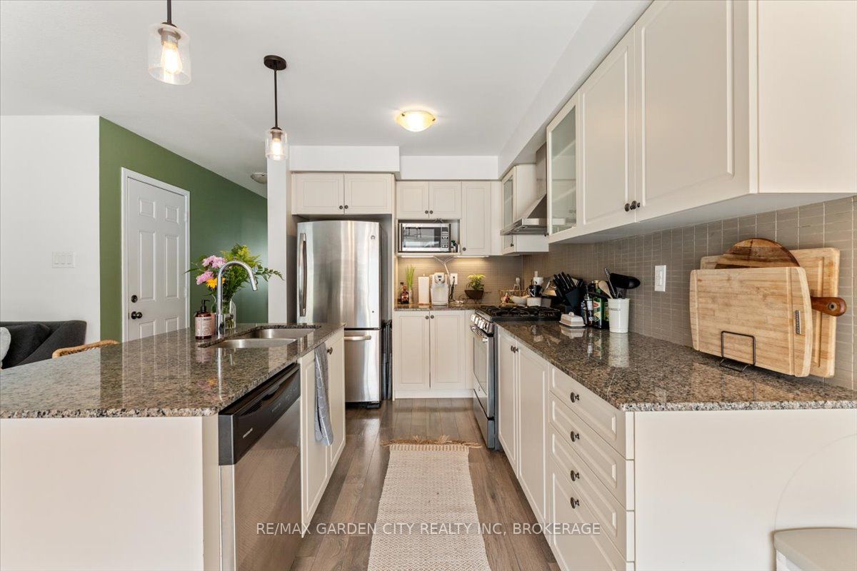 8648 DOGWOOD Crescent