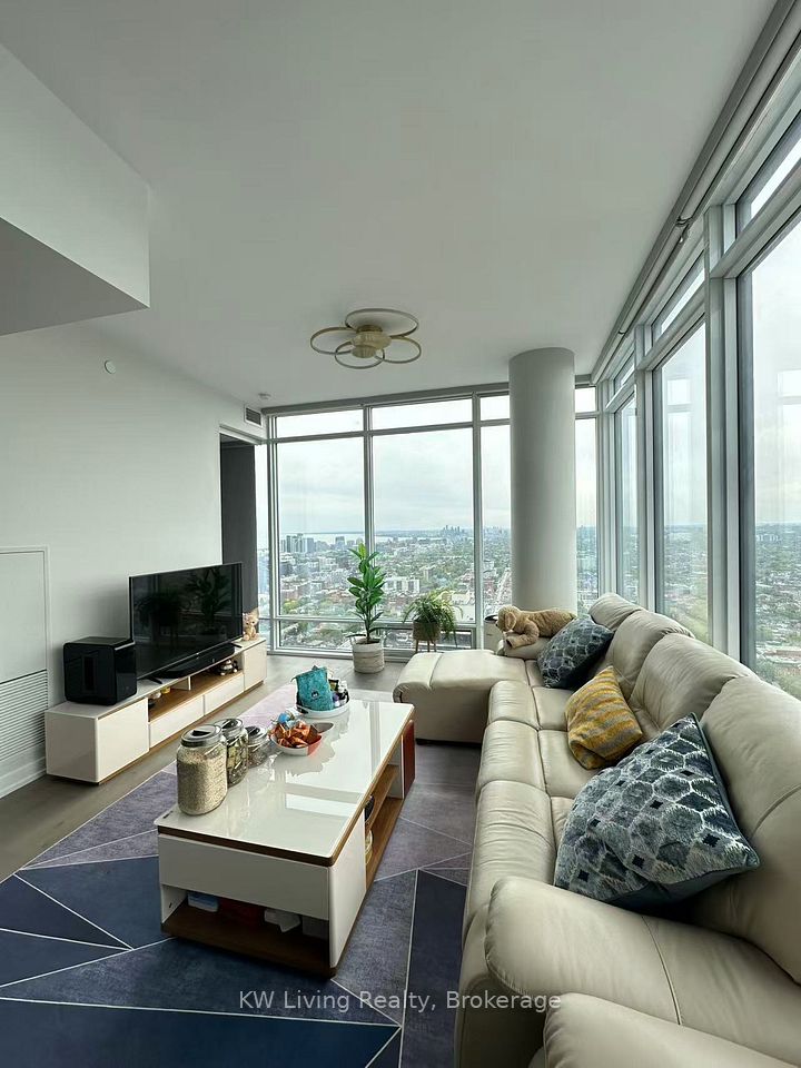 #3516 - 488 University Avenue, Toronto, ON M5G 0C1