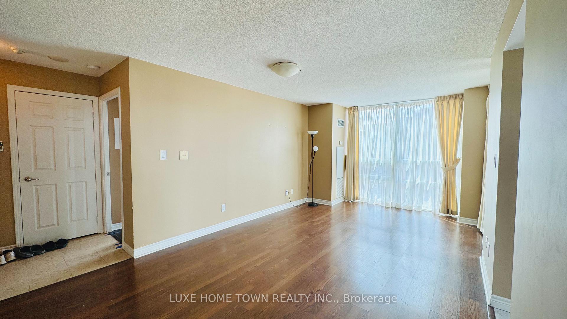 2 Bedrooms Condo at 208 Enfield, Mississauga For sale