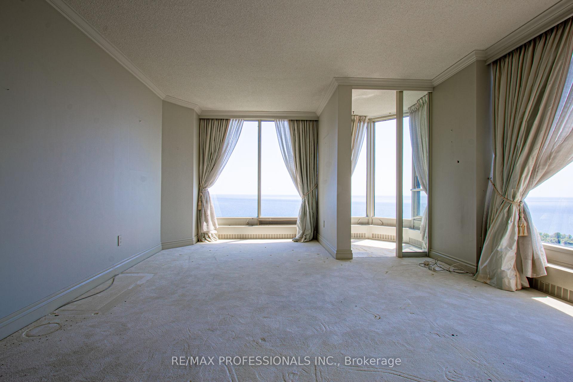 3 Bedrooms Condo at 2045 Lake Shore,  Toronto For sale