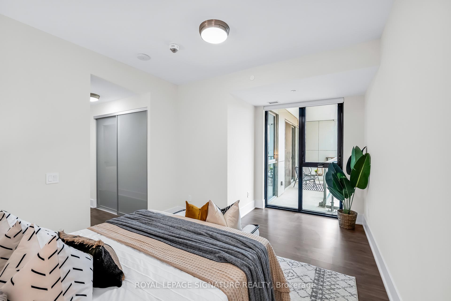 3 Bedrooms Condo at 118 Merchants’ Wharf, Toronto For sale