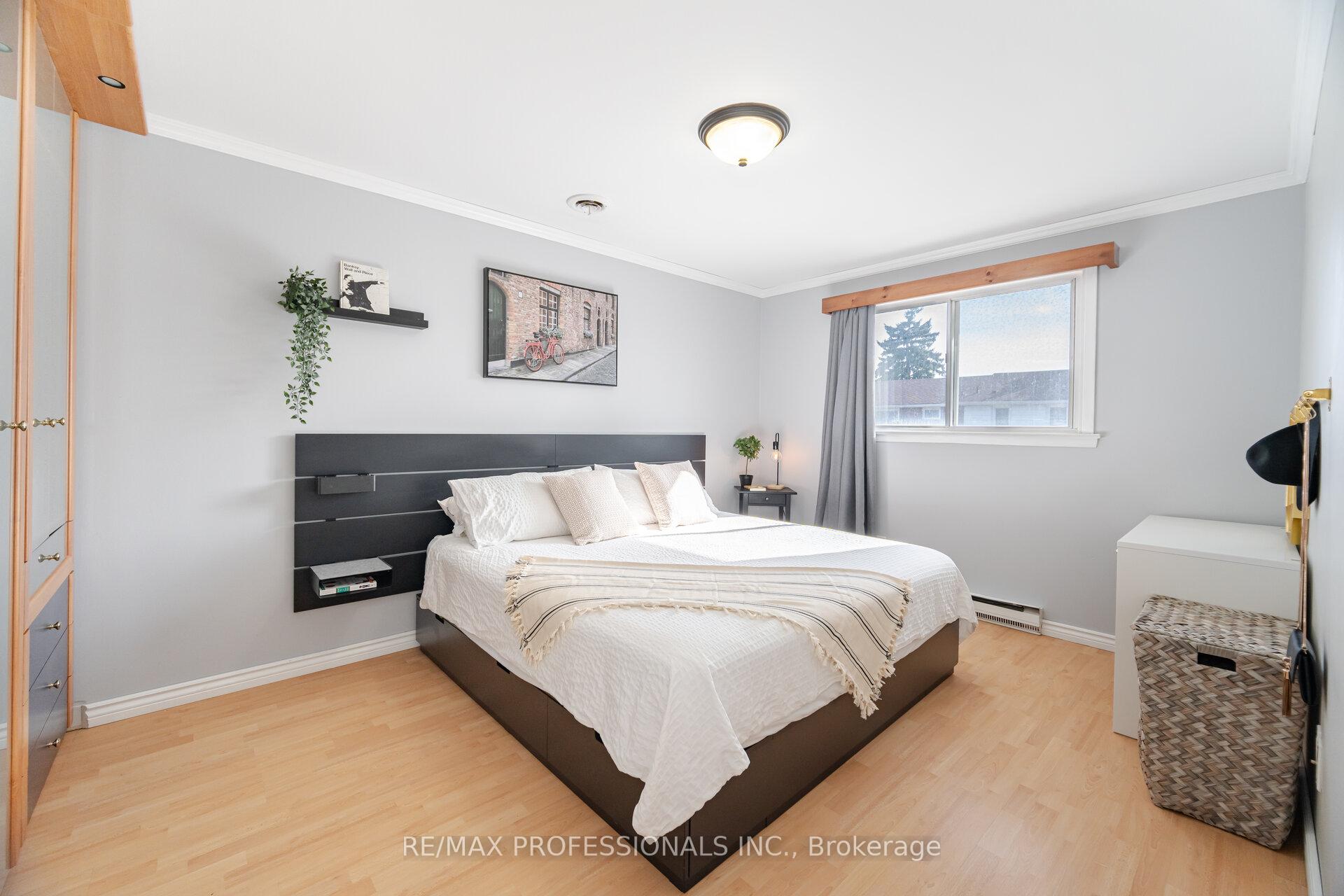3 Bedrooms Condo at 582 Renforth, Toronto For sale