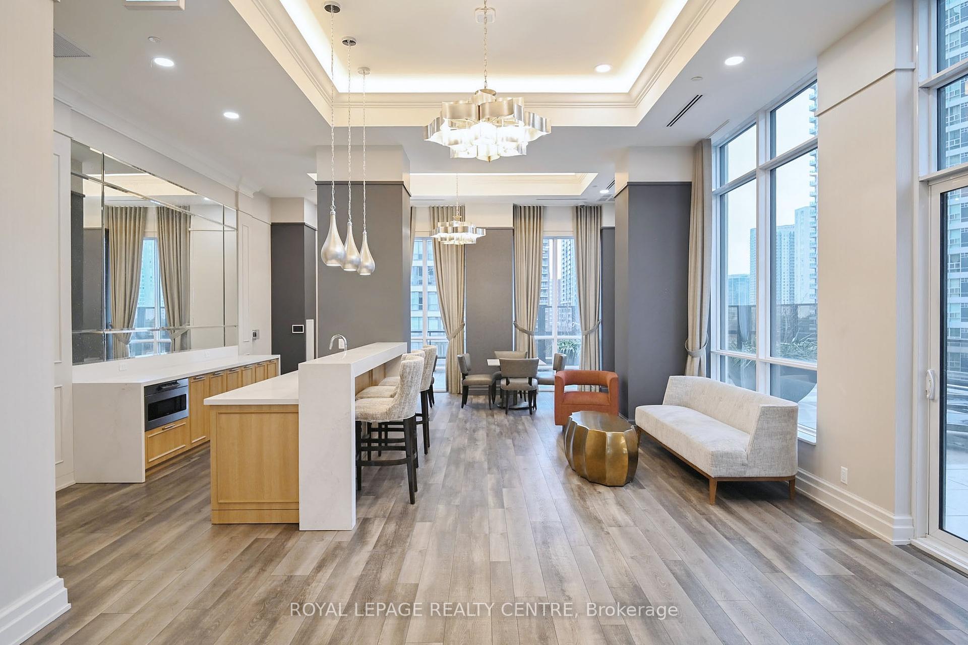 2 Bedrooms Condo at 36 ELM,  Mississauga For sale