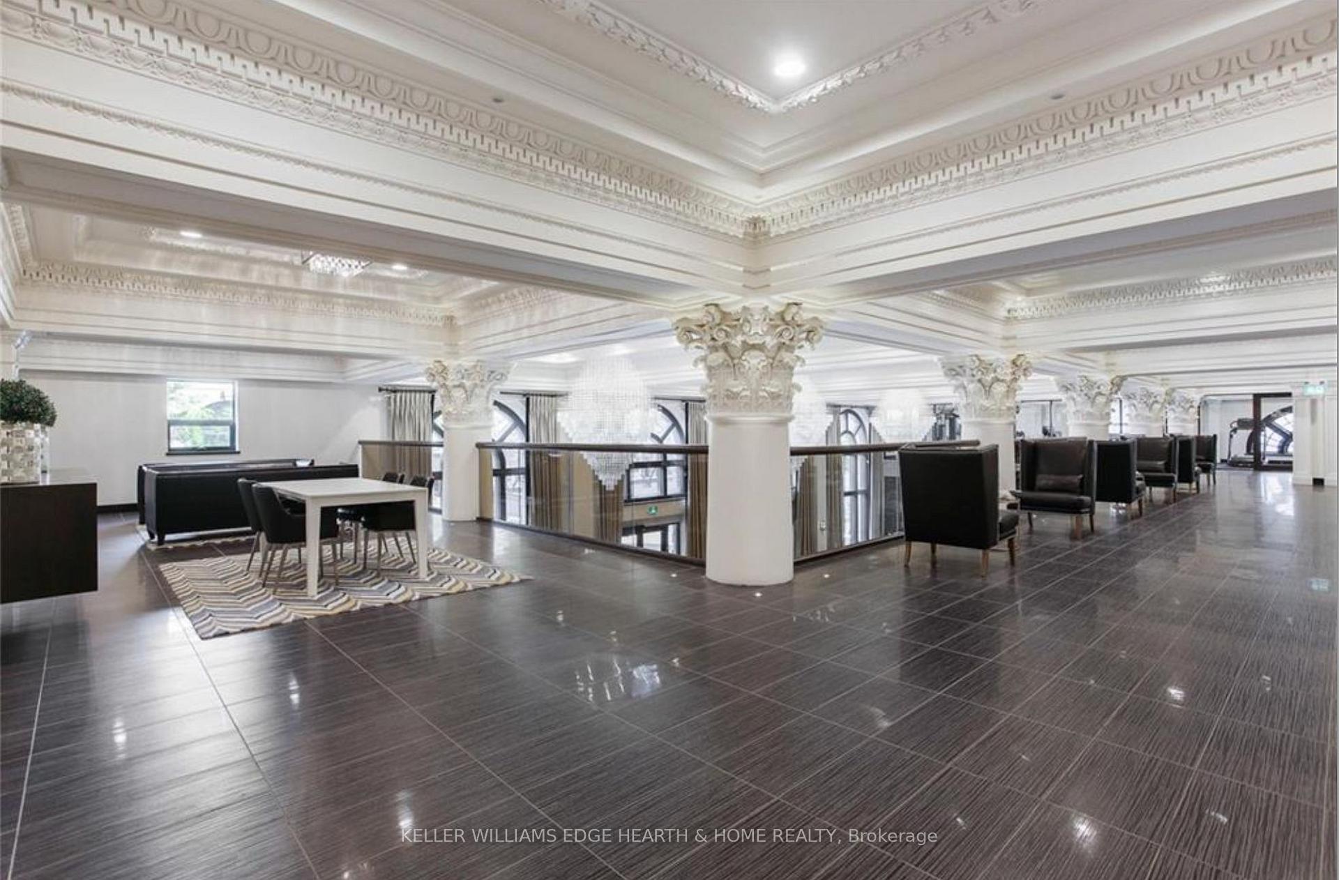 2 Bedrooms Condo at 112 King,  Hamilton For sale