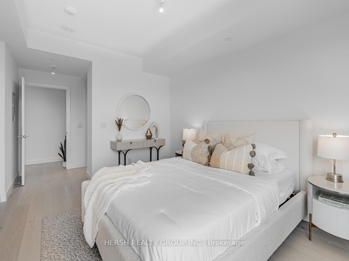 2 Bedrooms Condo at 160 Kingsway,  Toronto For sale