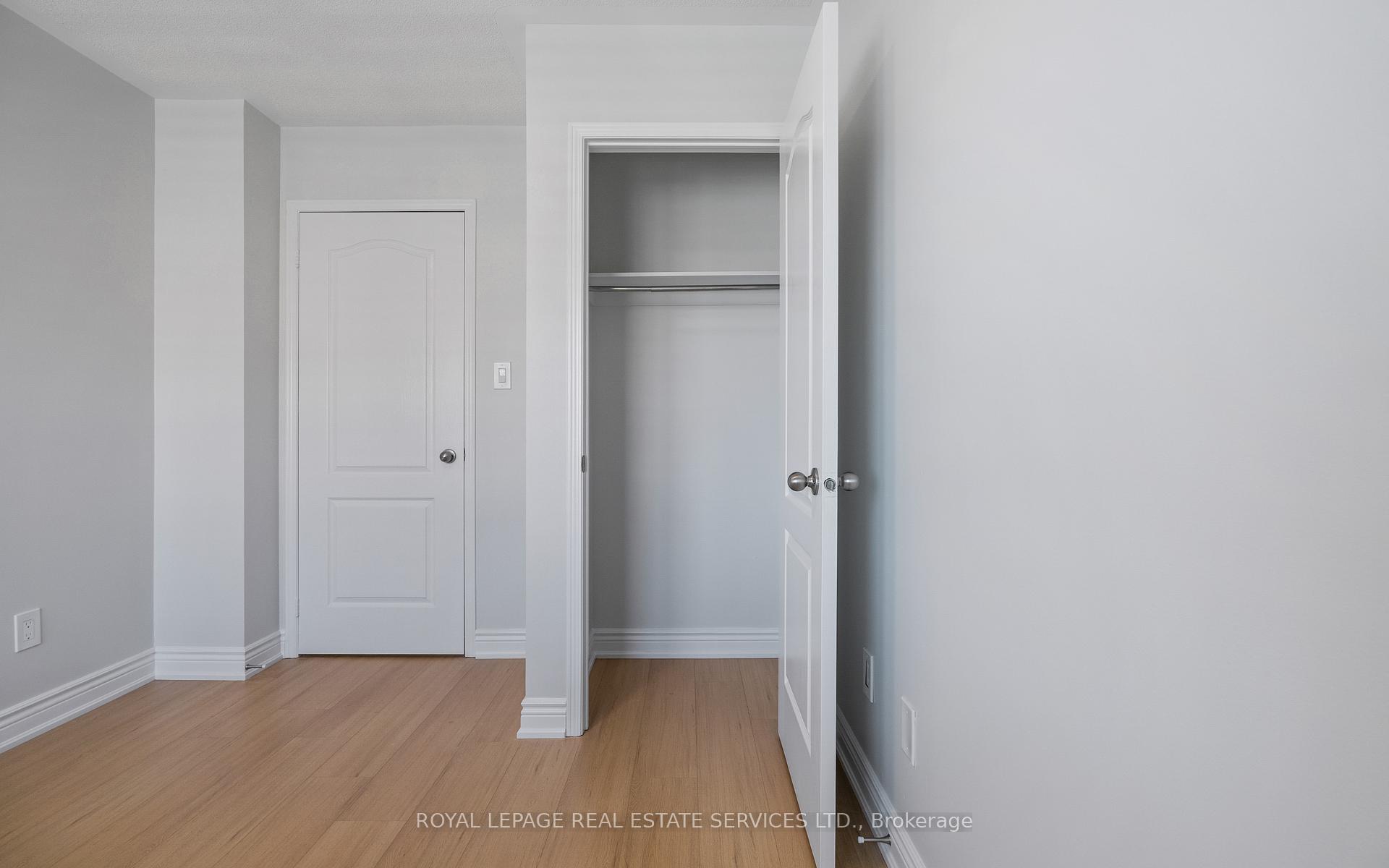 4 Bedrooms Condo at 5025 Ninth, Mississauga For sale