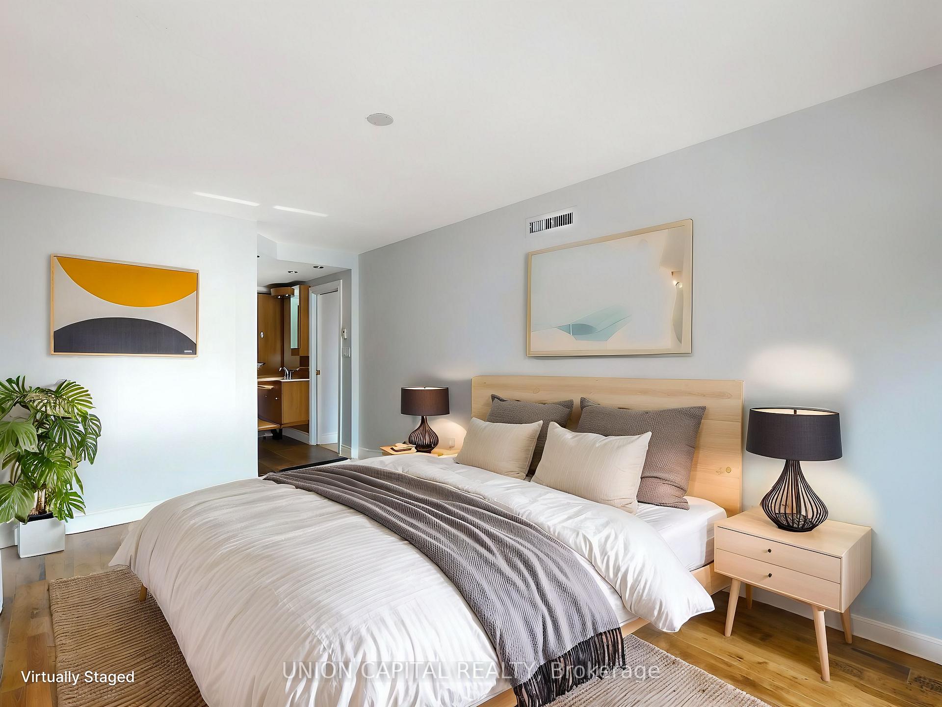 3 Bedrooms Condo at 28 Hollywood, Toronto For sale