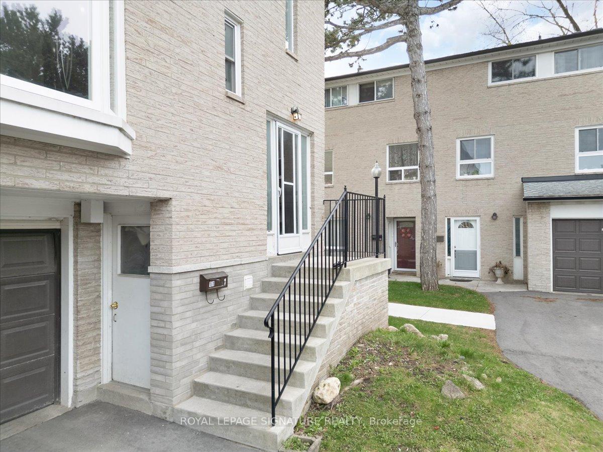 3 Bedrooms Condo at 2 Liszt,  Toronto For sale