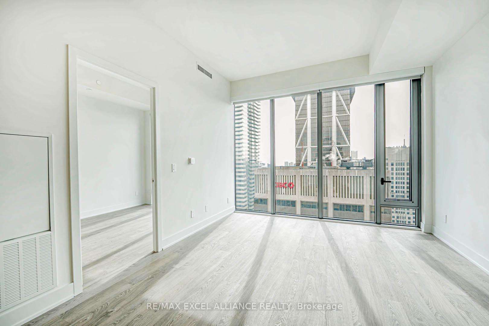 2 Bedrooms Condo at 8 Cumberland,  Toronto For sale