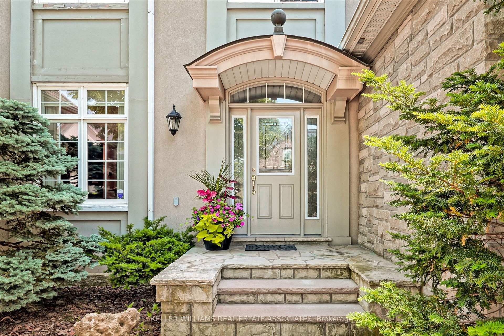 2 Bedrooms Condo at 726 Hidden Grove, Mississauga For sale