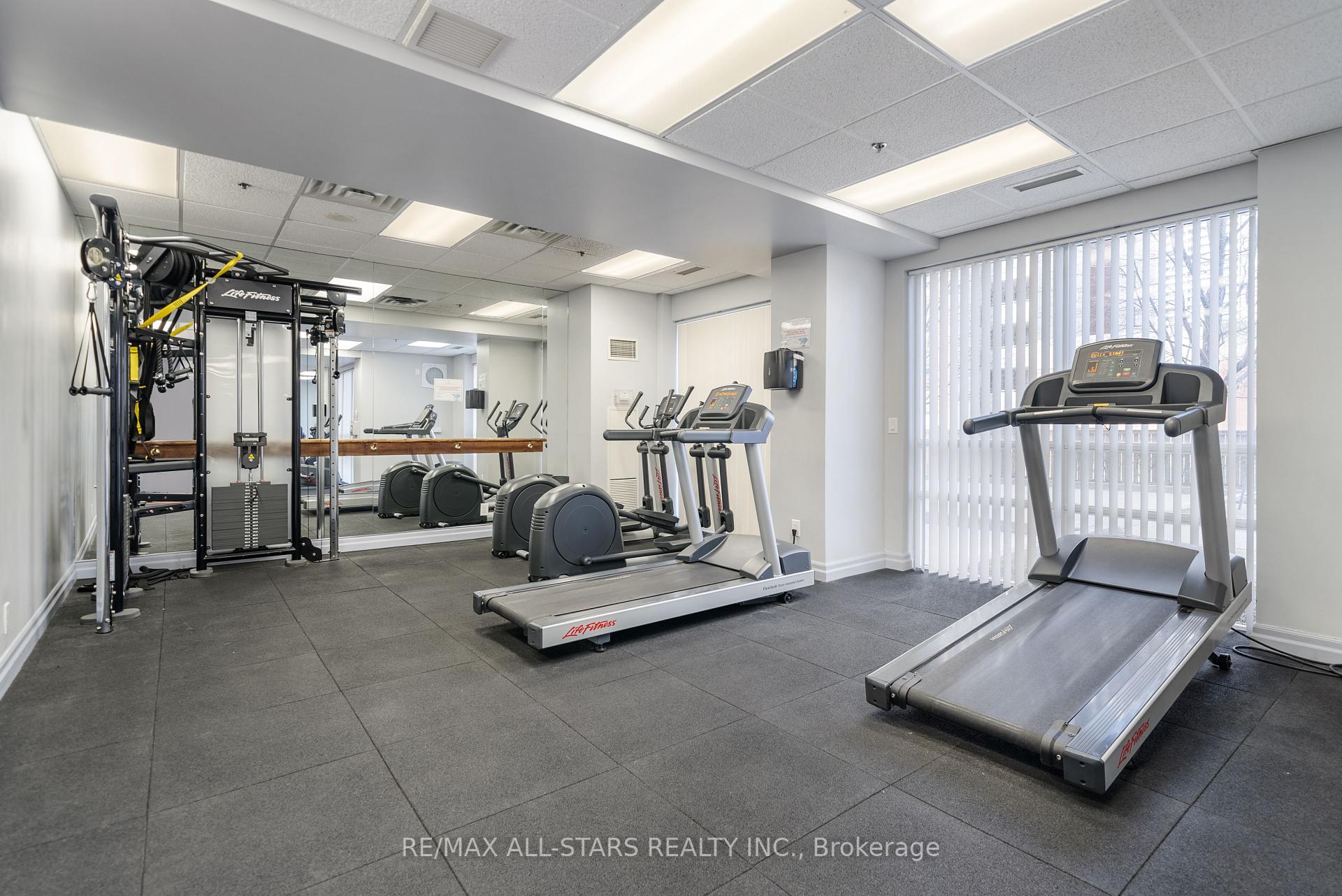 2 Bedrooms Condo at 5 Michael Power, Toronto For sale