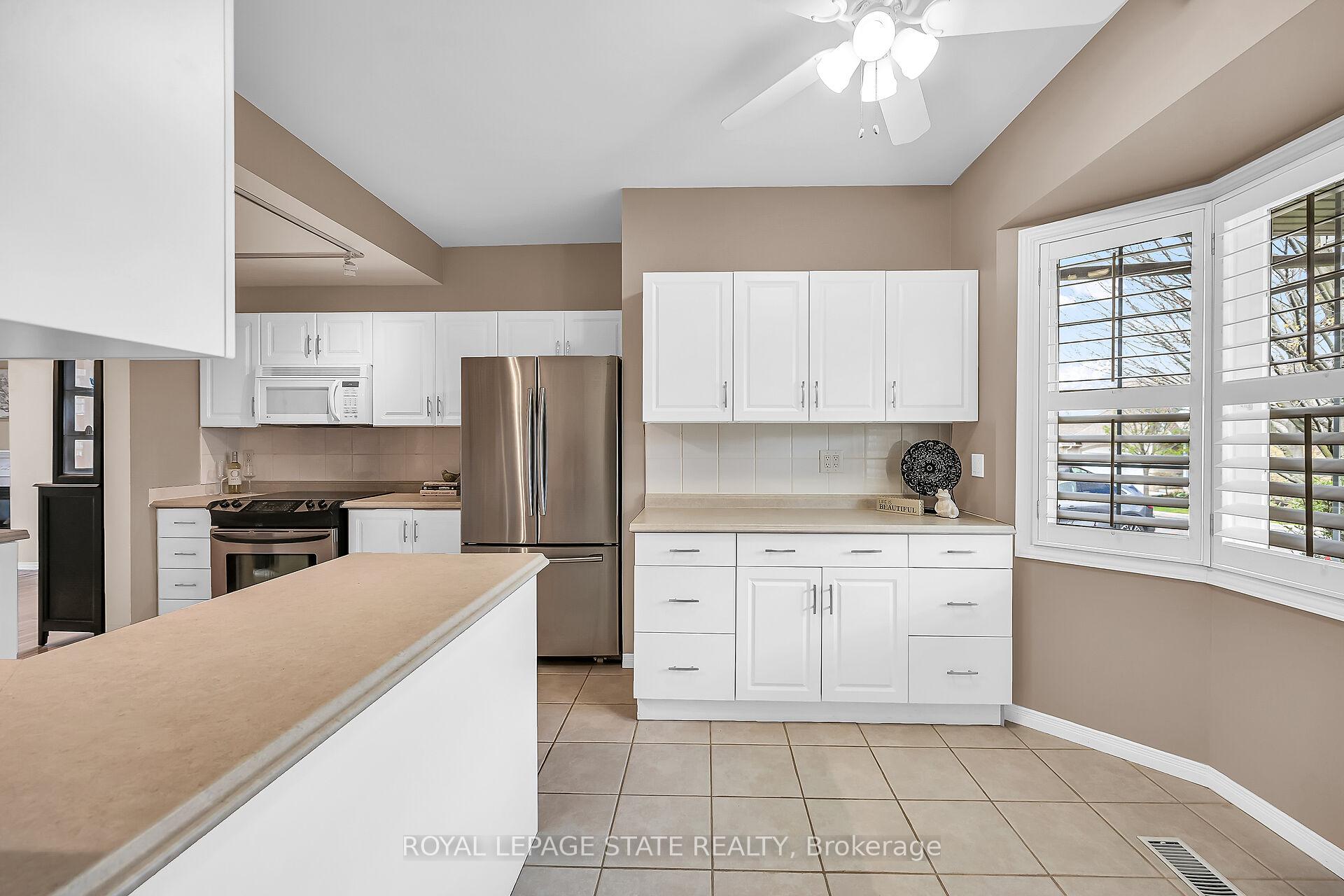 3 Bedrooms Condo at 212 Stonehenge,  Hamilton For sale