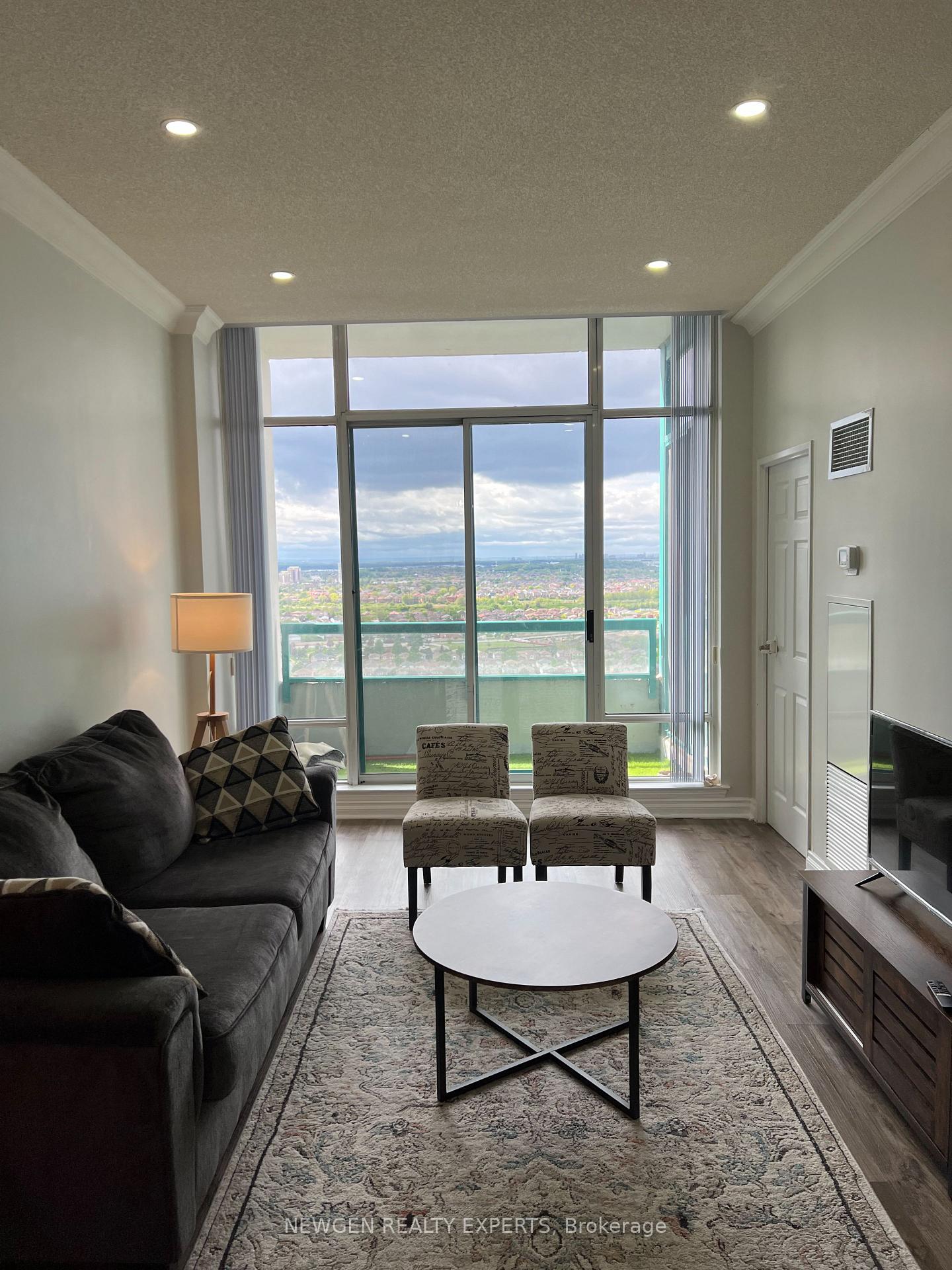 3 Bedrooms Condo at 550 Webb, Mississauga For sale