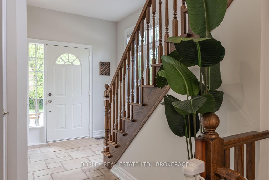 3 Bedrooms Condo at 2282 Orchard, Burlington For sale
