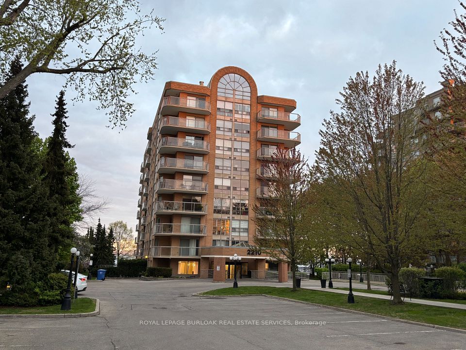 2210 Lakeshore