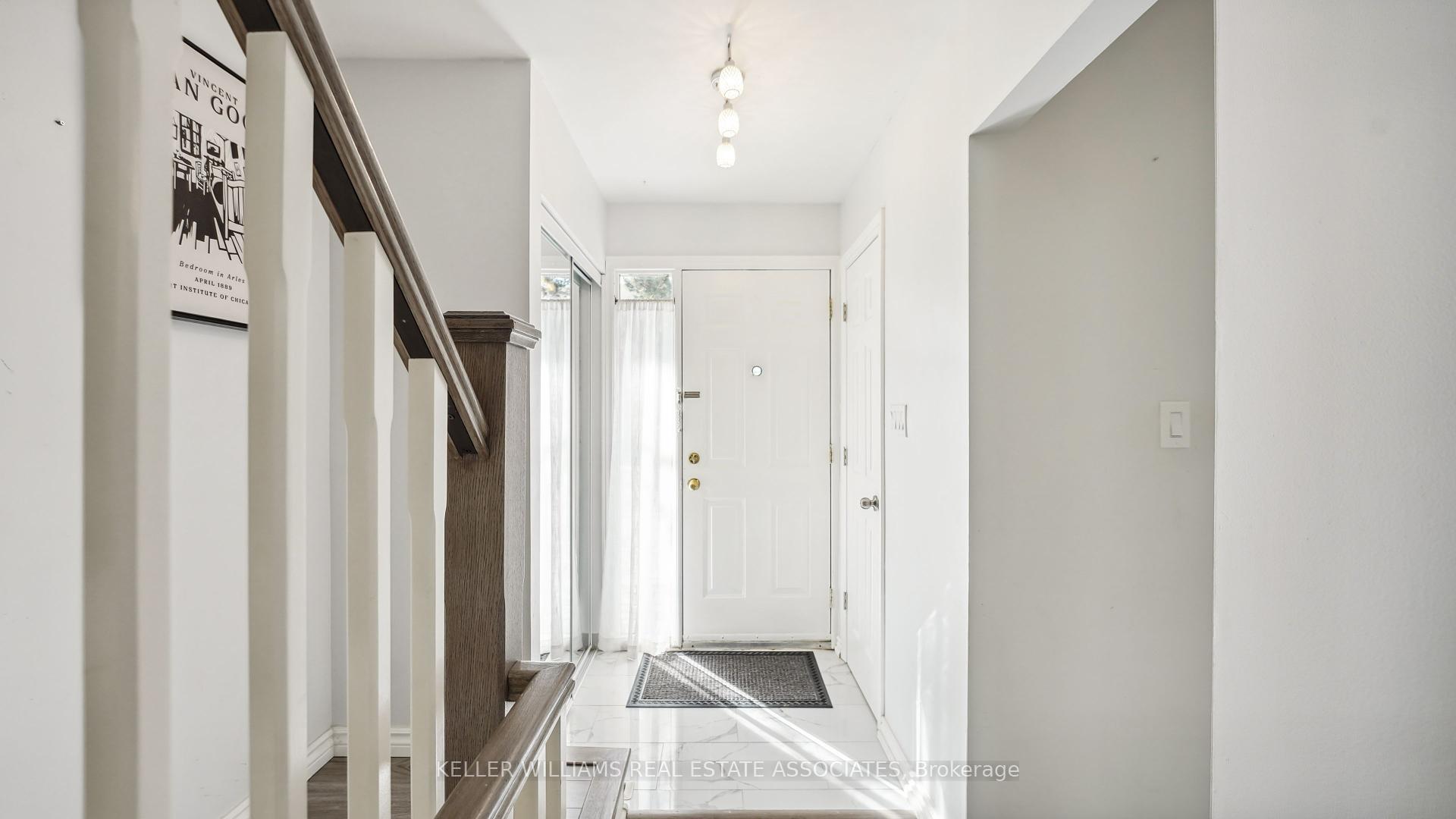3 Bedrooms Condo at 6855 Glen Erin, Mississauga For sale