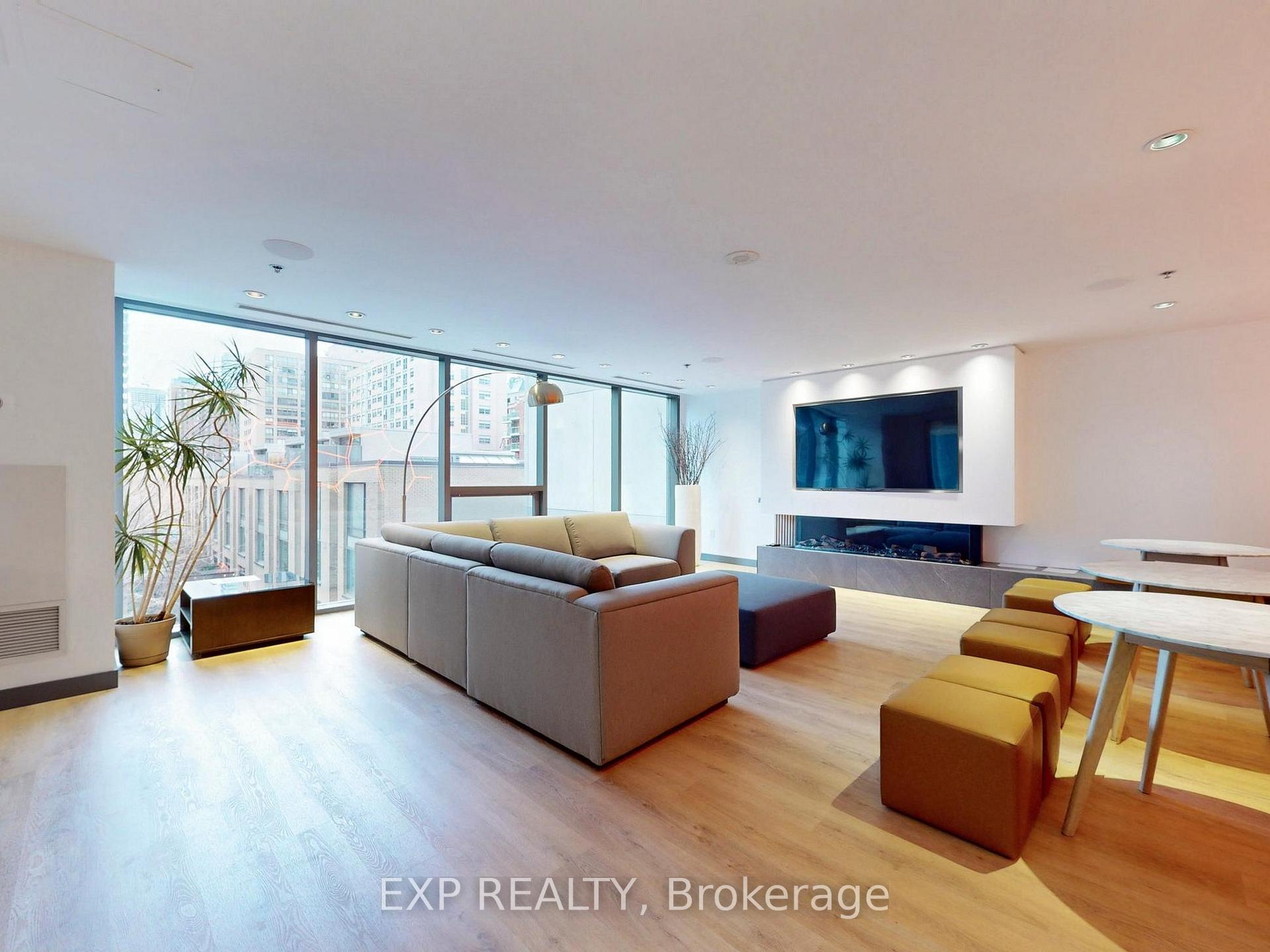 2 Bedrooms Condo at 285 Mutual, Toronto For sale