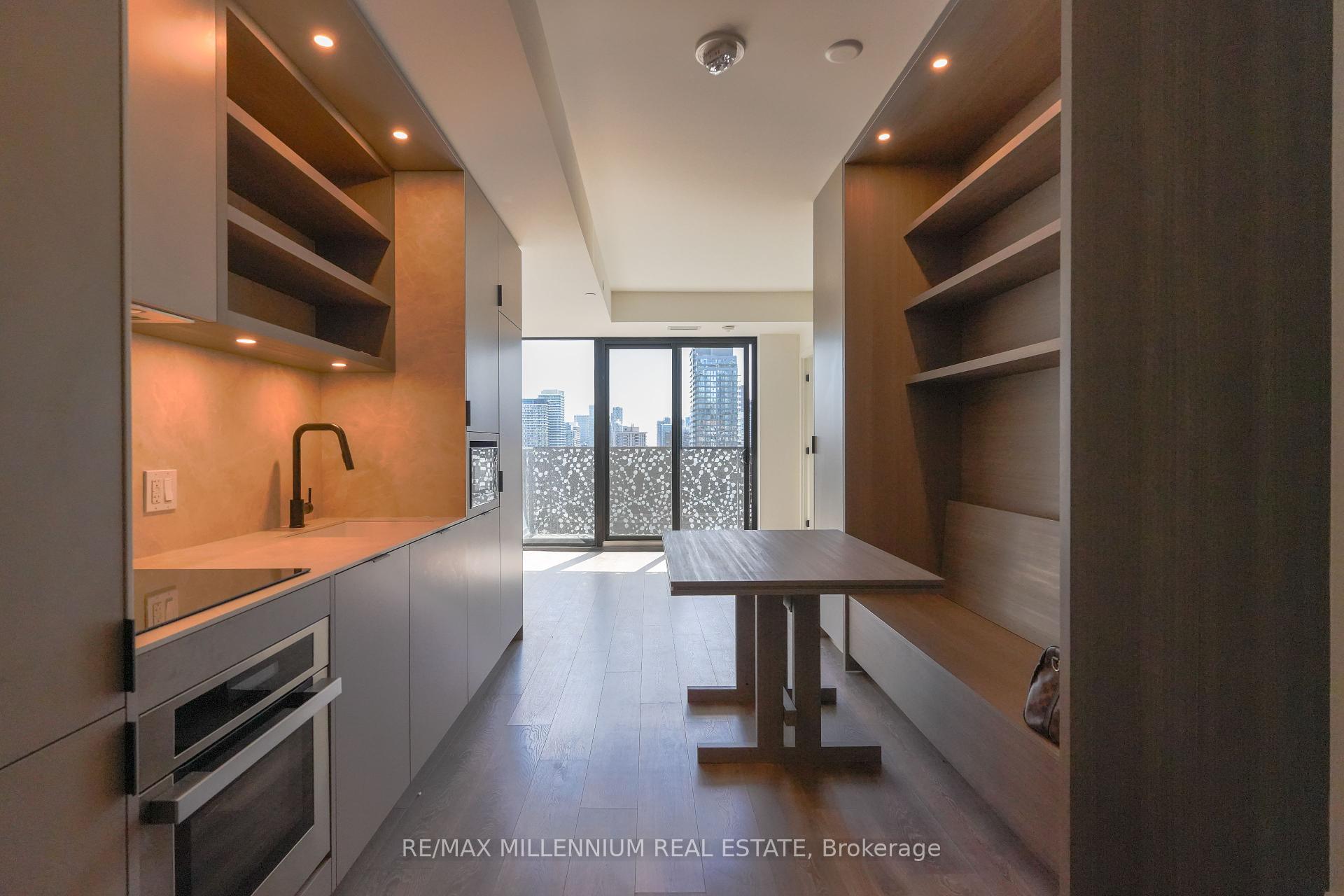 2 Bedrooms Condo at 55 Charles, Toronto For sale