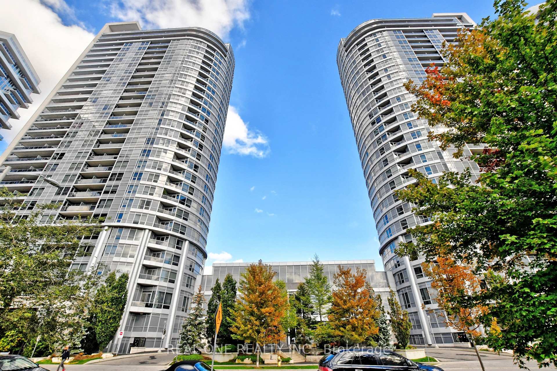 3 Bedrooms Condo at 151 Village Green, Toronto For sale