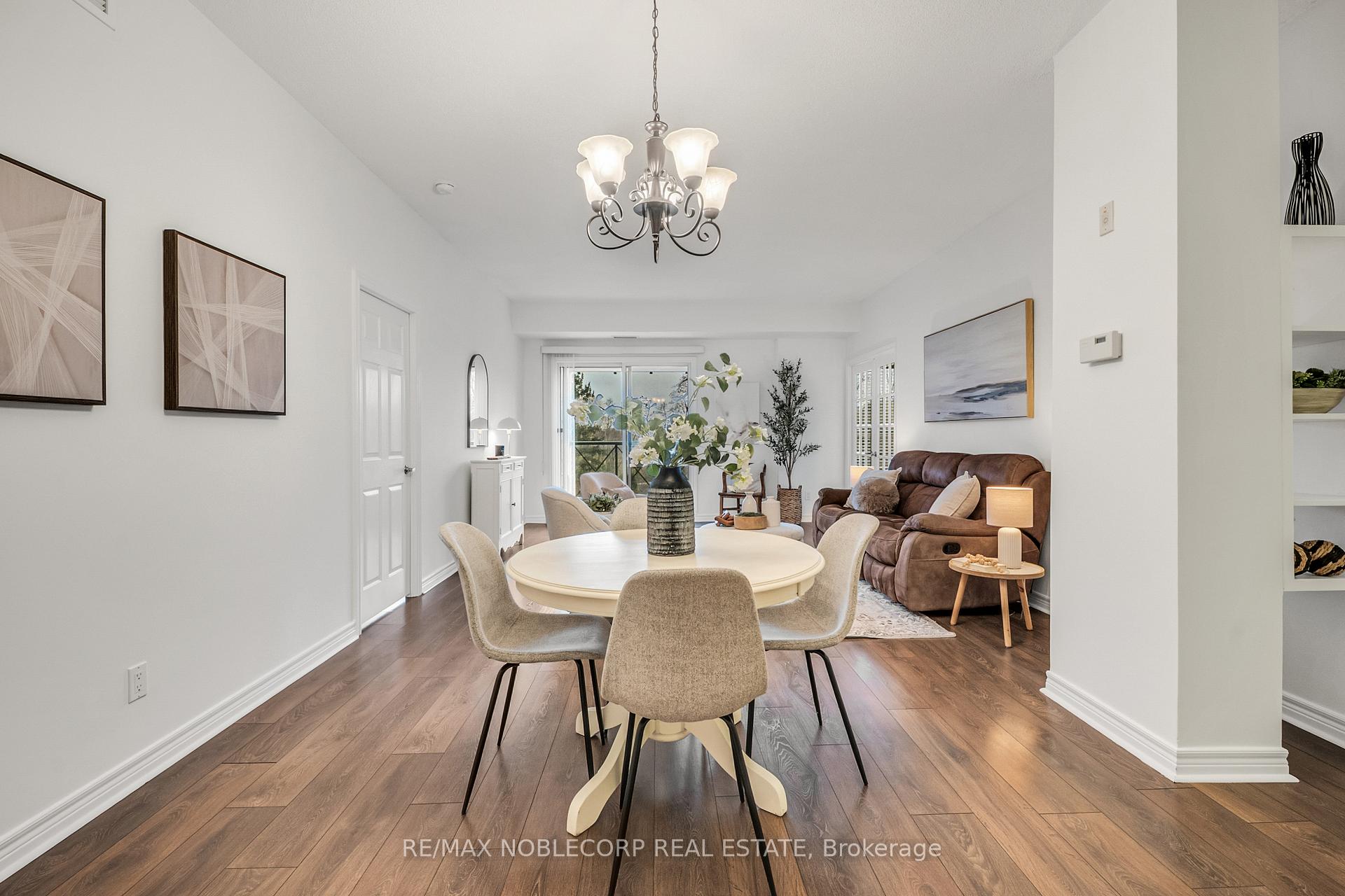 3 Bedrooms Condo at 121 Woodbridge, Vaughan For sale