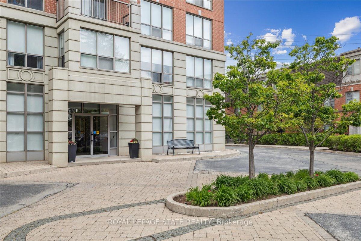 2 Bedrooms Condo at 442 Maple, Burlington For sale
