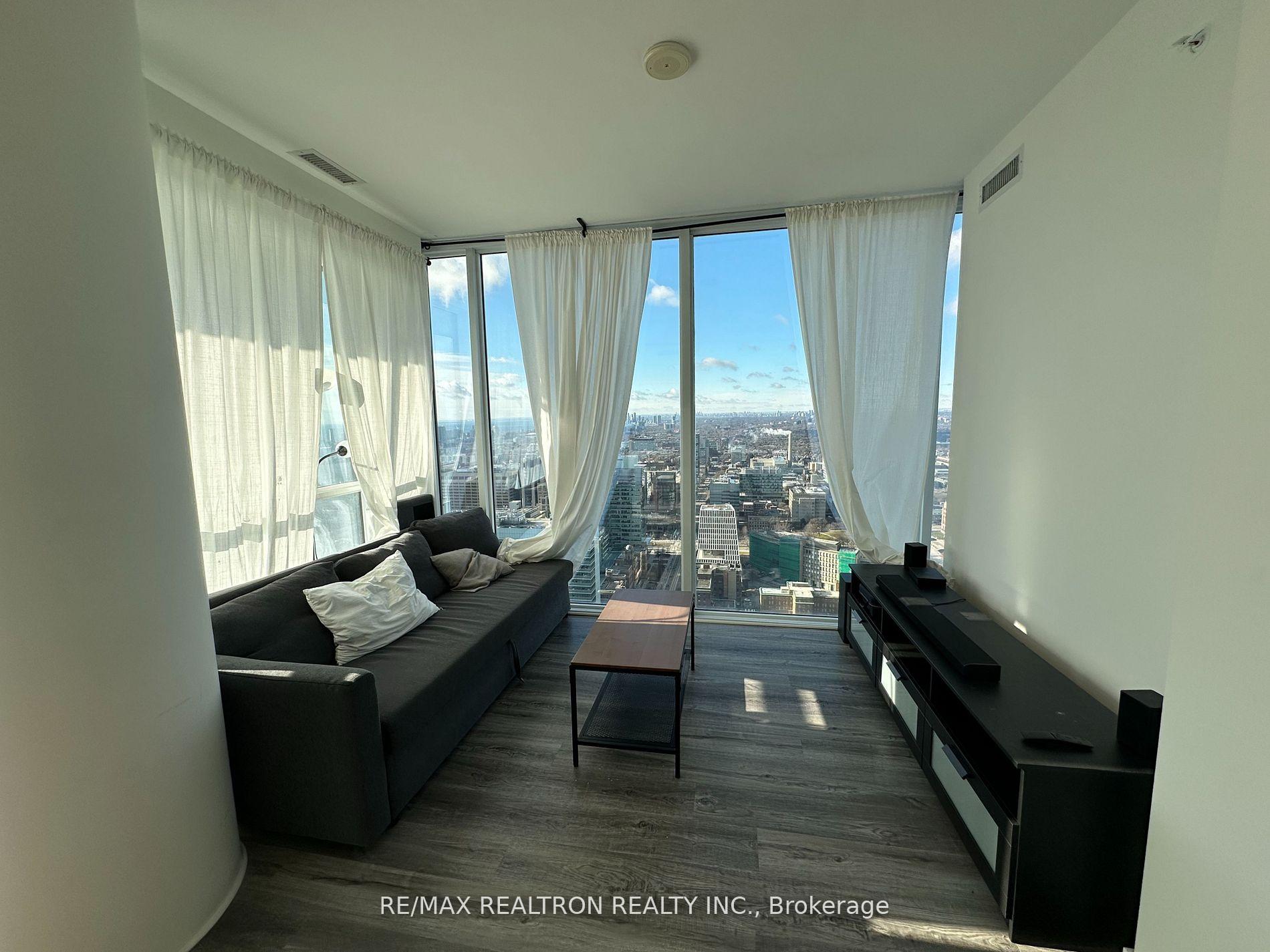 3 Bedrooms Condo at 15 Grenville,  Toronto For sale