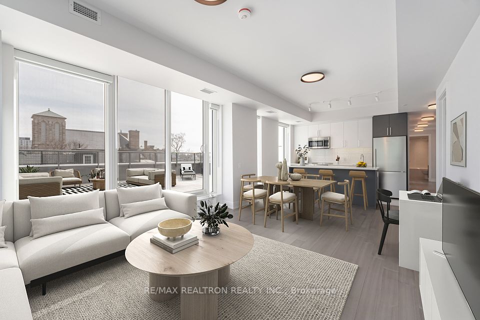 664 Spadina