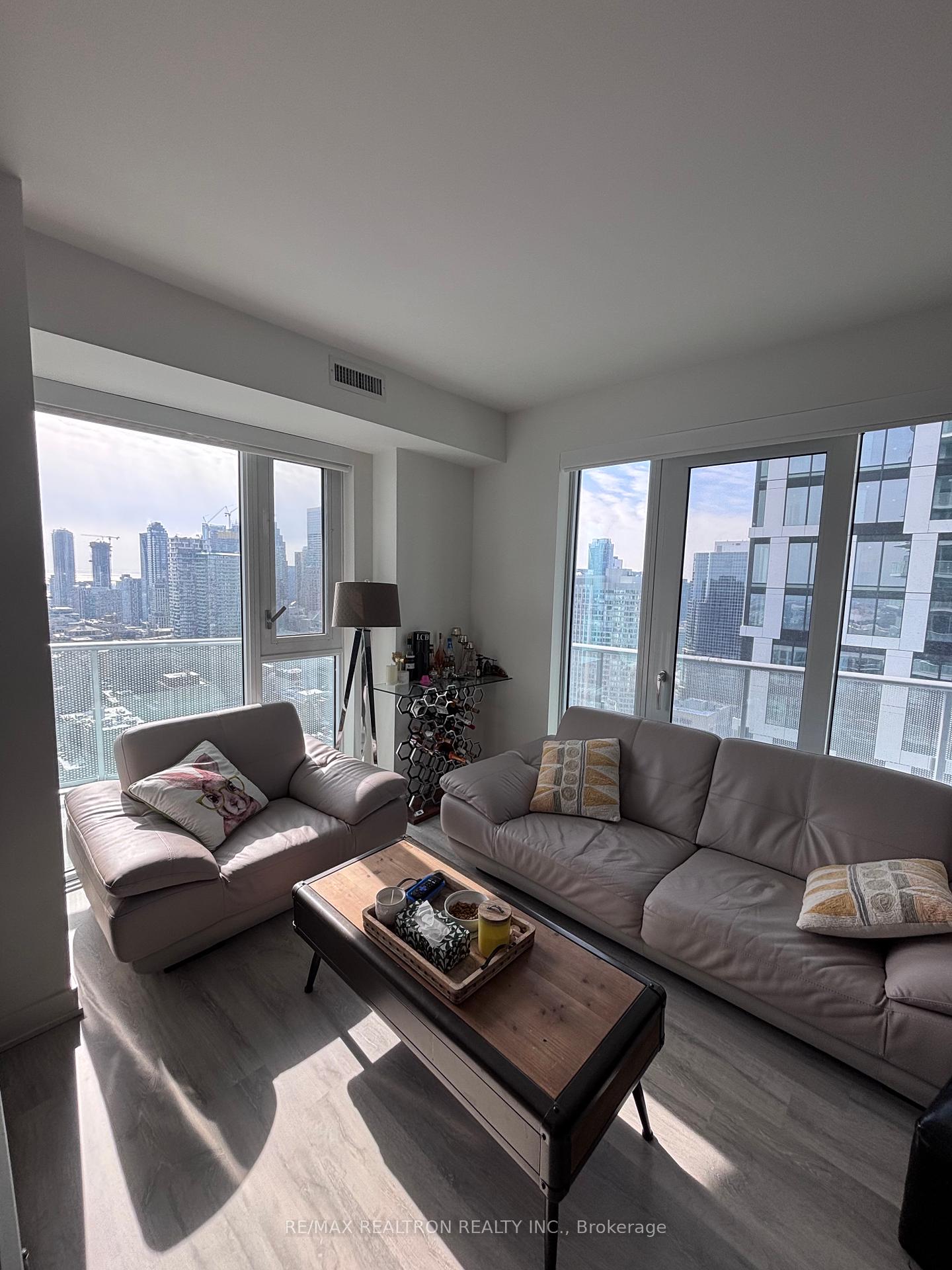3 Bedrooms Condo at 100 Dalhousie, Toronto For sale