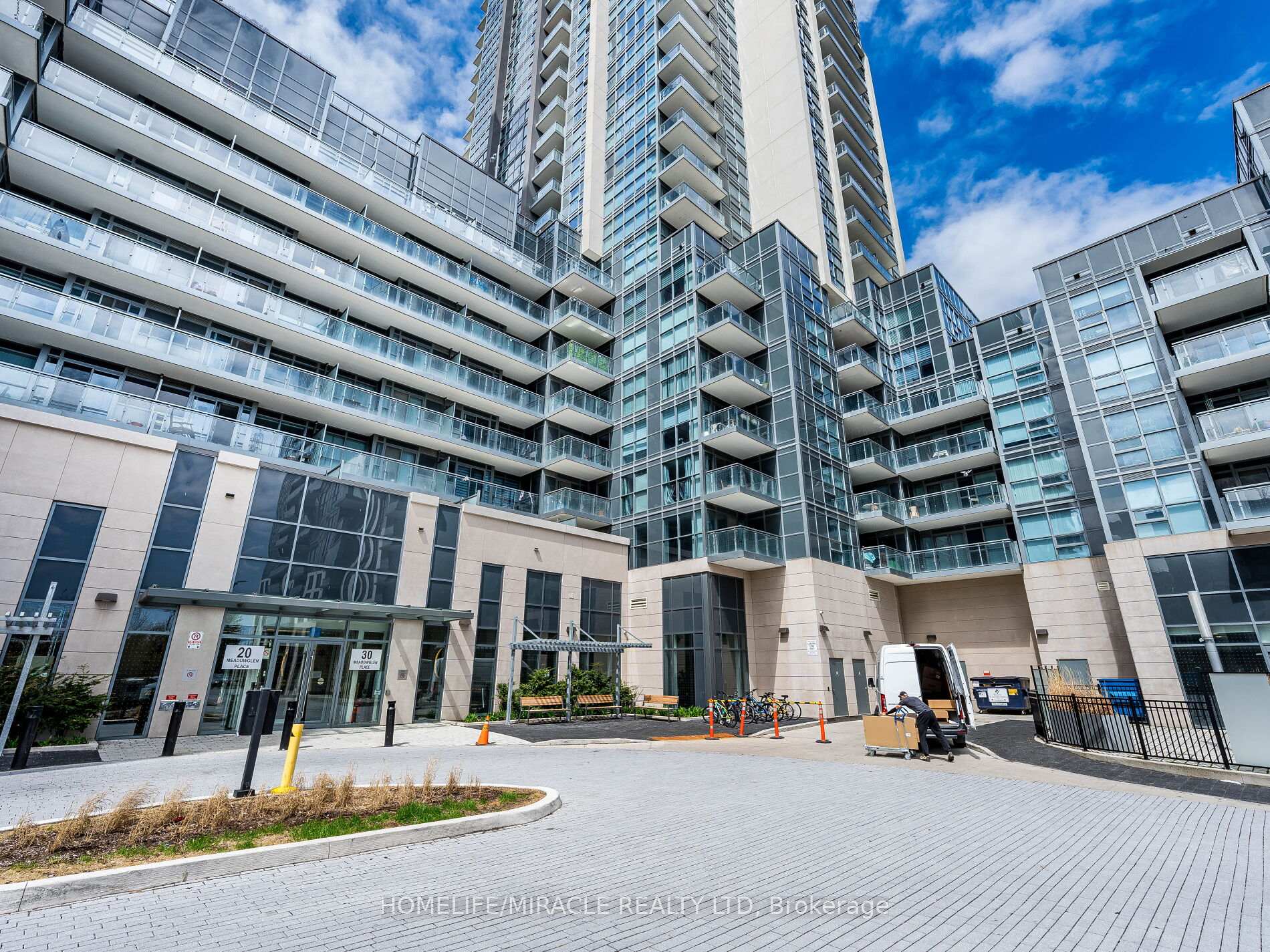 3 Bedrooms Condo at 30 Meadowglen, Toronto For sale