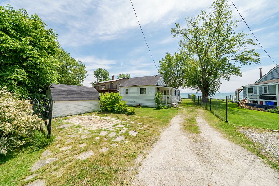 976 Lakeshore