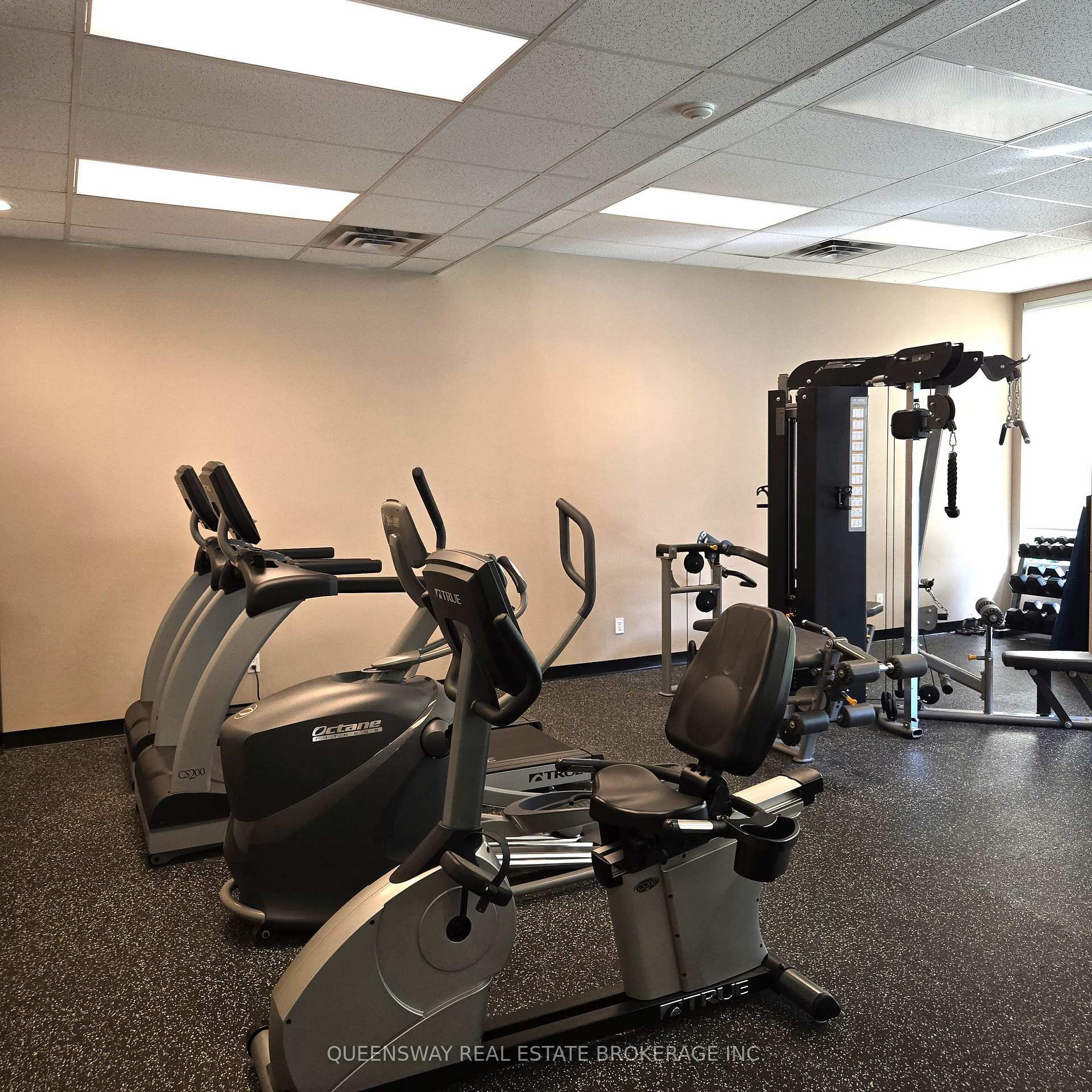 2 Bedrooms Condo at 1 Emerald, Vaughan For sale