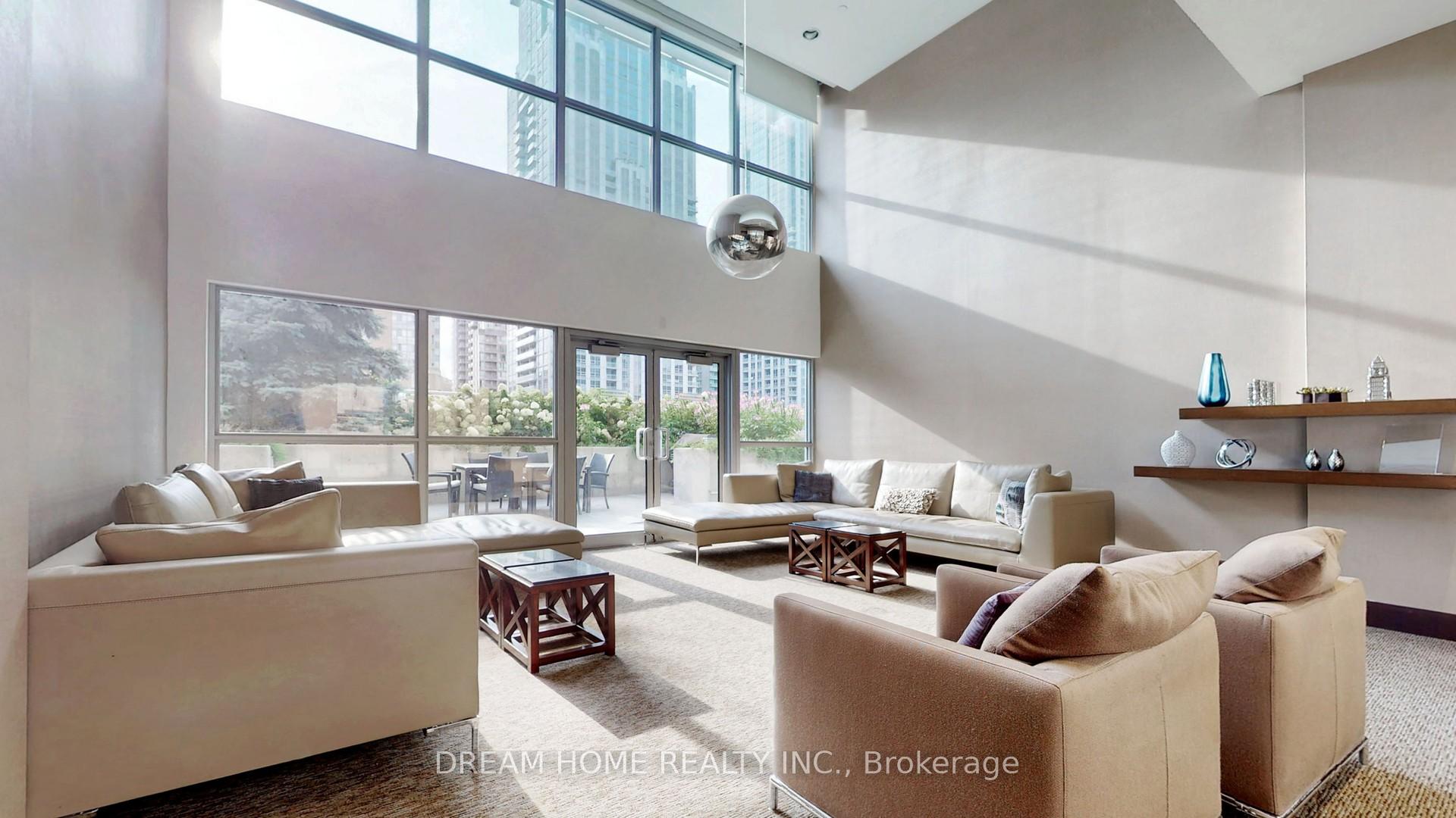 2 Bedrooms Condo at 386 Yonge, Toronto For sale