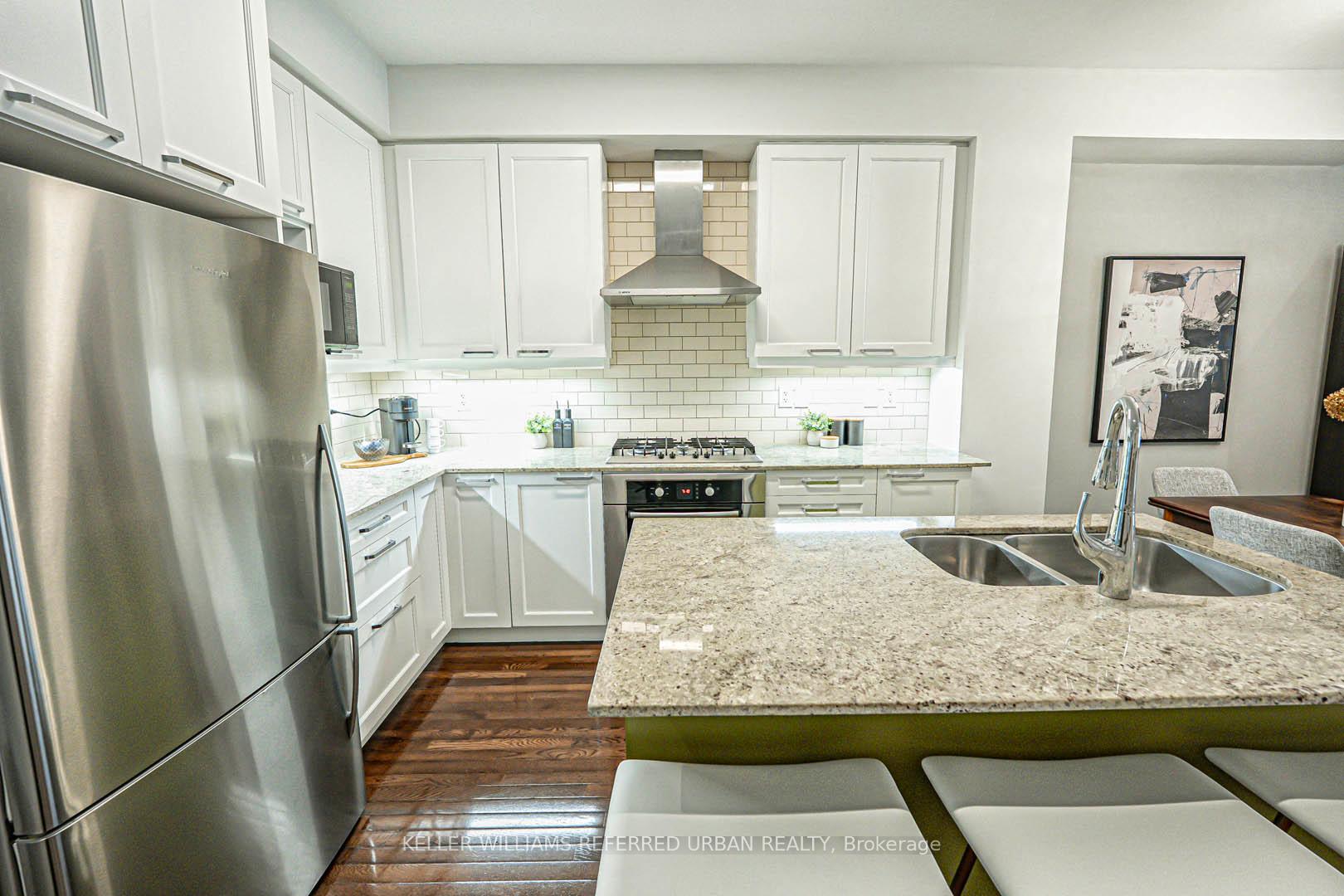 2 Bedrooms Condo at 67 Pleasant, Toronto For sale