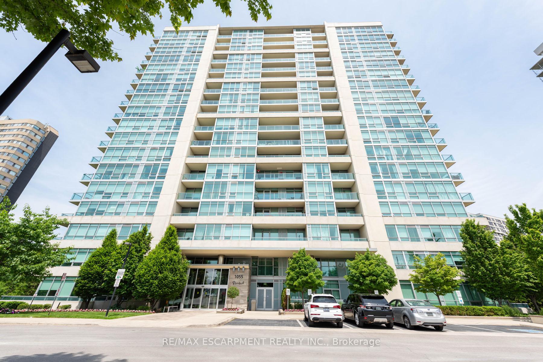 2 Bedrooms Condo at 1055 Southdown, Mississauga For sale