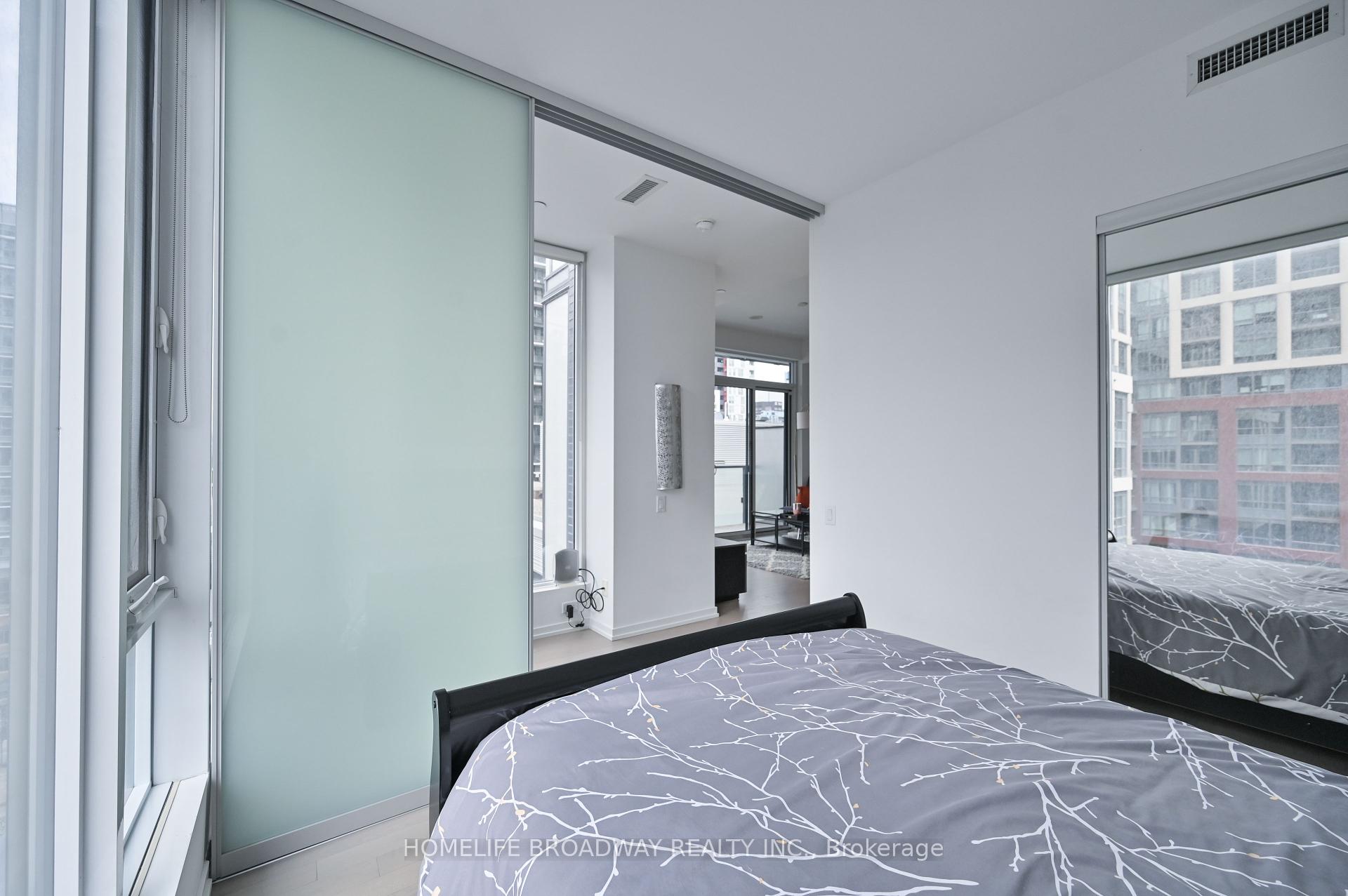 2 Bedrooms Condo at 101 Peter, Toronto For sale