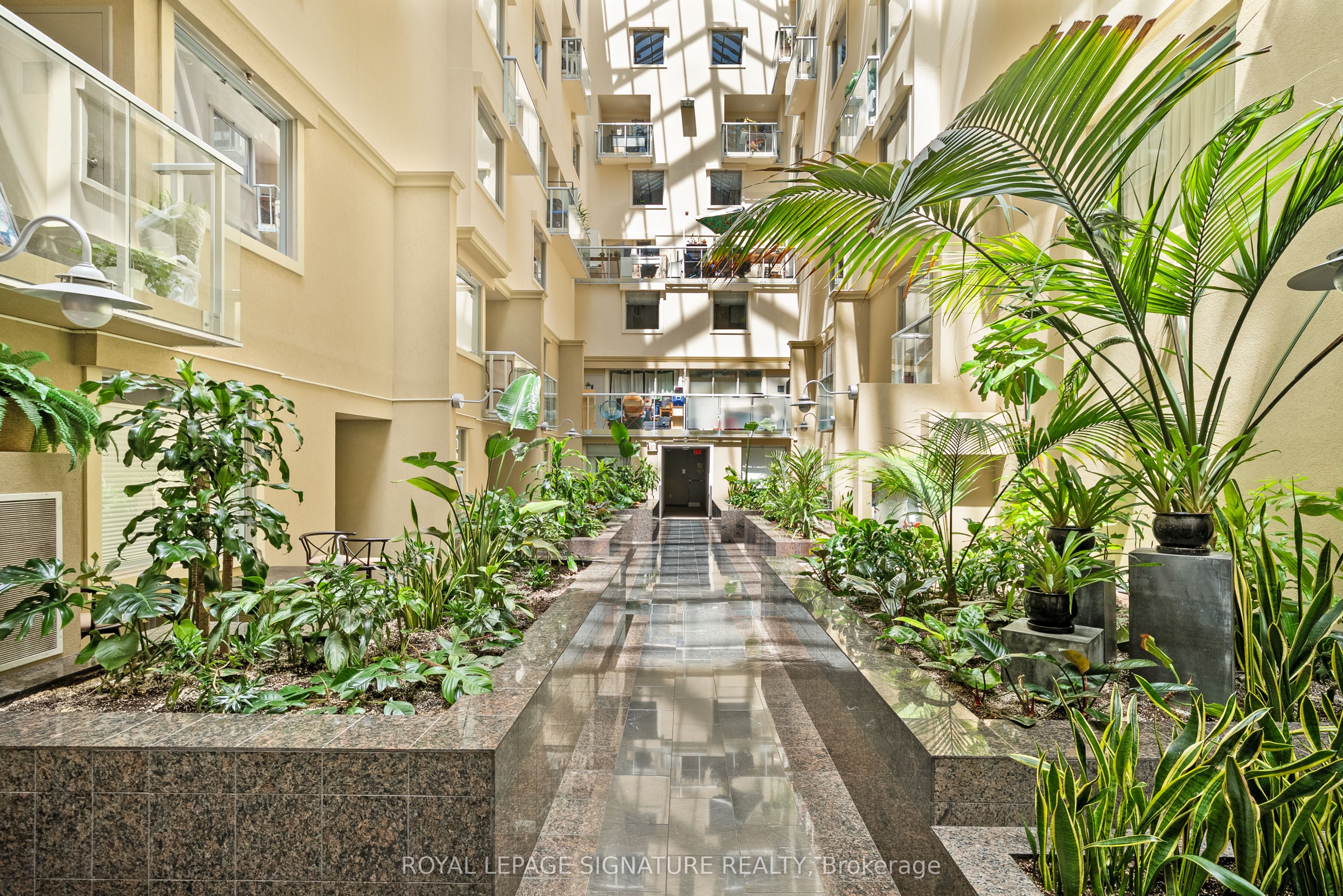 437 Roncesvalles Avenue, #423