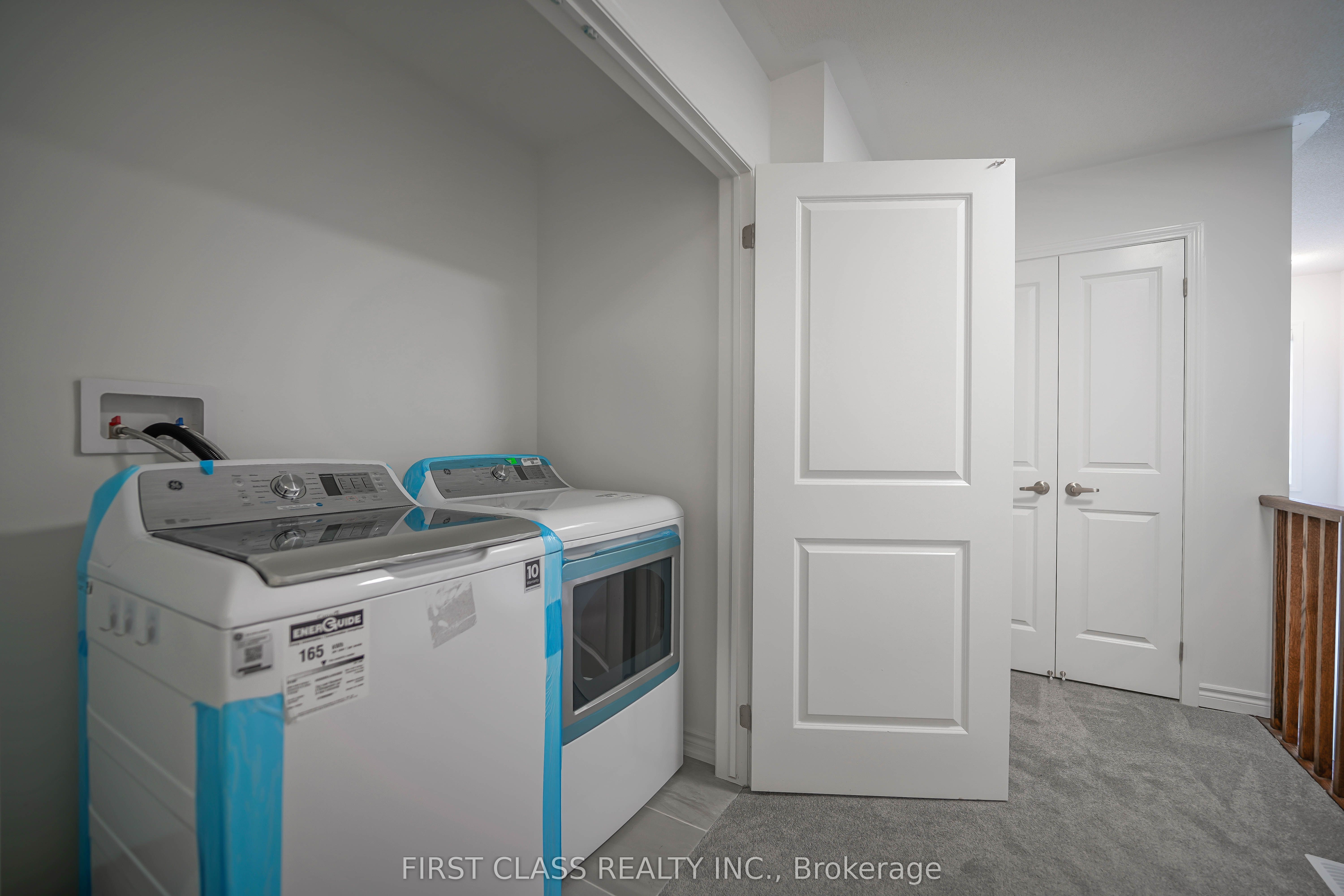 1475 mockingbird Square