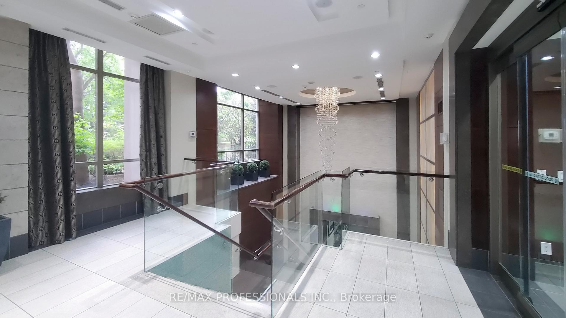 2 Bedrooms Co-op at 310 Burnhamthorpe, Mississauga For sale