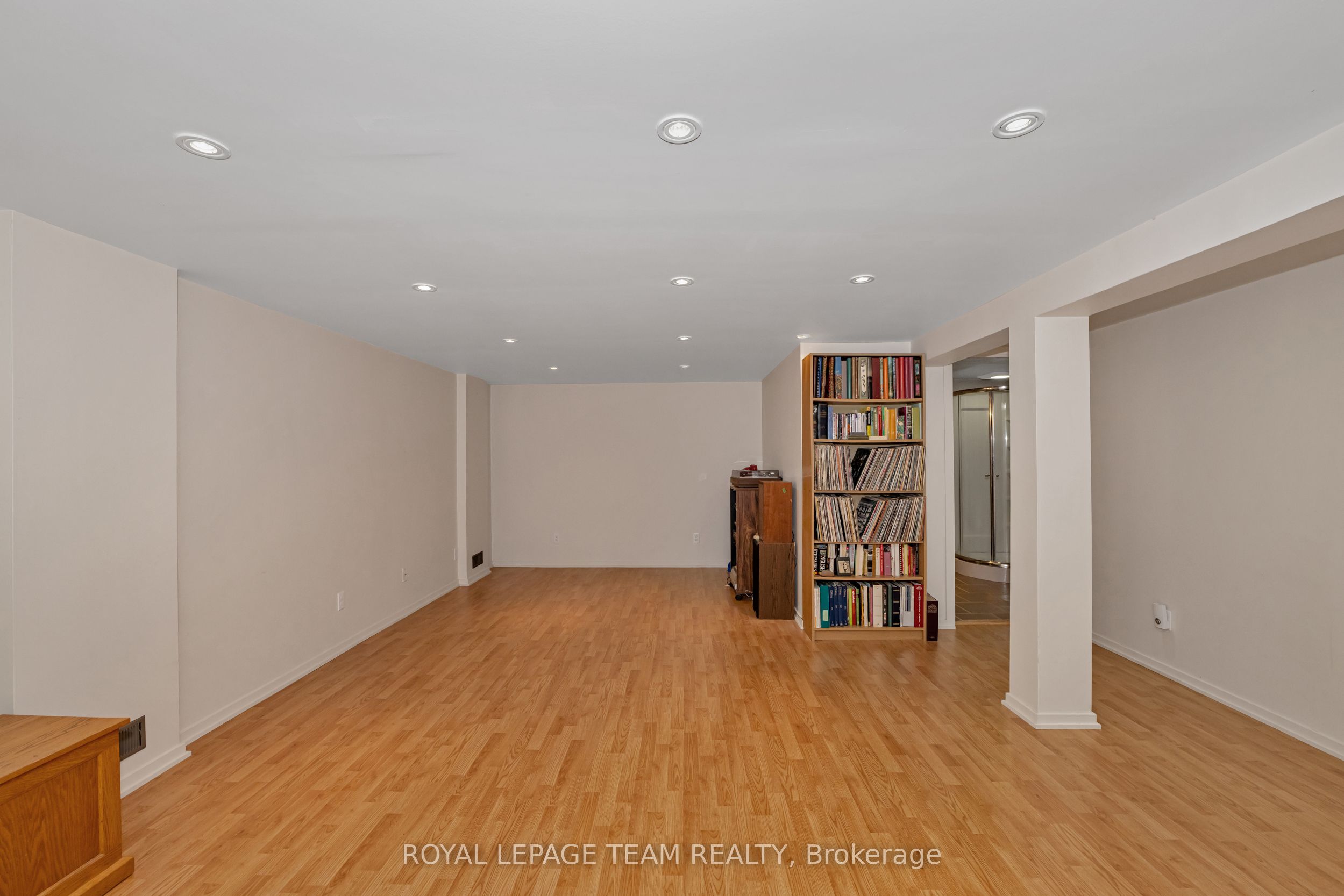 1443 Rainbow Crescent, CyrvilleCarsonGrovePineview, ON K1J 8E3