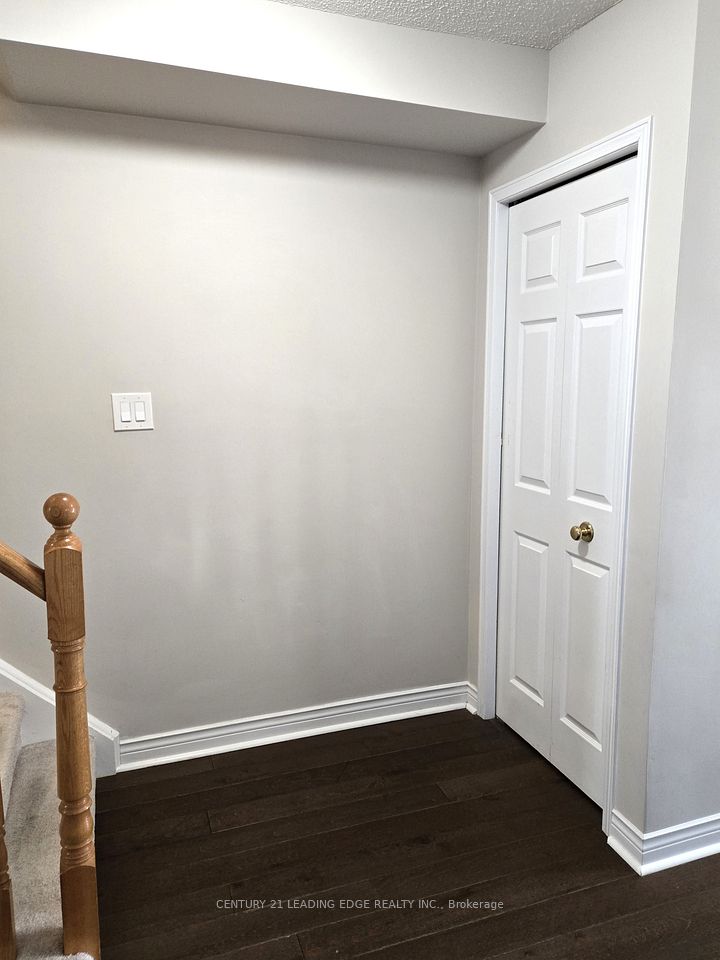 https://trreb-image.ampre.ca/Z1FsBjhlXtBfR69_DGJITp3iRMqCIUU4rlpqZF75lf8/rs:fit:960:960/wm:.5:so:0:50:.4/wmsh:10/wmt:PHNwYW4gZm9yZWdyb3VuZD0nd2hpdGUnIGZvbnQ9JzY4Jz5DRU5UVVJZIDIxIExFQURJTkcgRURHRSBSRUFMVFkgSU5DLiwgQnJva2VyYWdlPC9zcGFuPg/cb:20250411185938/L3RycmViL2xpc3RpbmdzLzQwLzk3LzY5LzQxL3AvNTAyOWFjYzQtOWNhNC00NWVlLTk1OWItMTA5NTVhMGU0OTM0LmpwZw.jpg