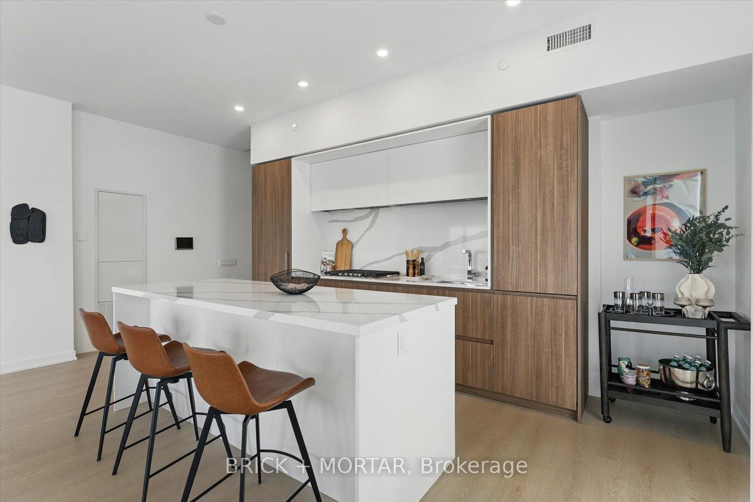 3 Bedrooms Condo at 1 Hillsdale, Toronto For sale