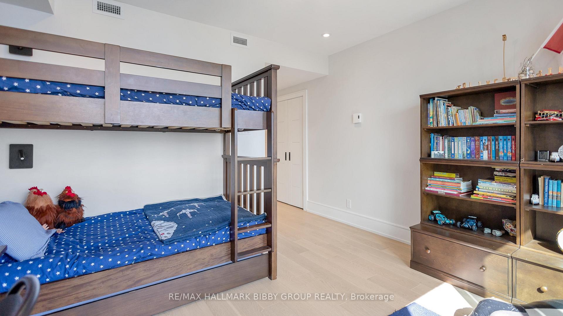 3 Bedrooms Condo at 99 Harbour, Toronto For sale