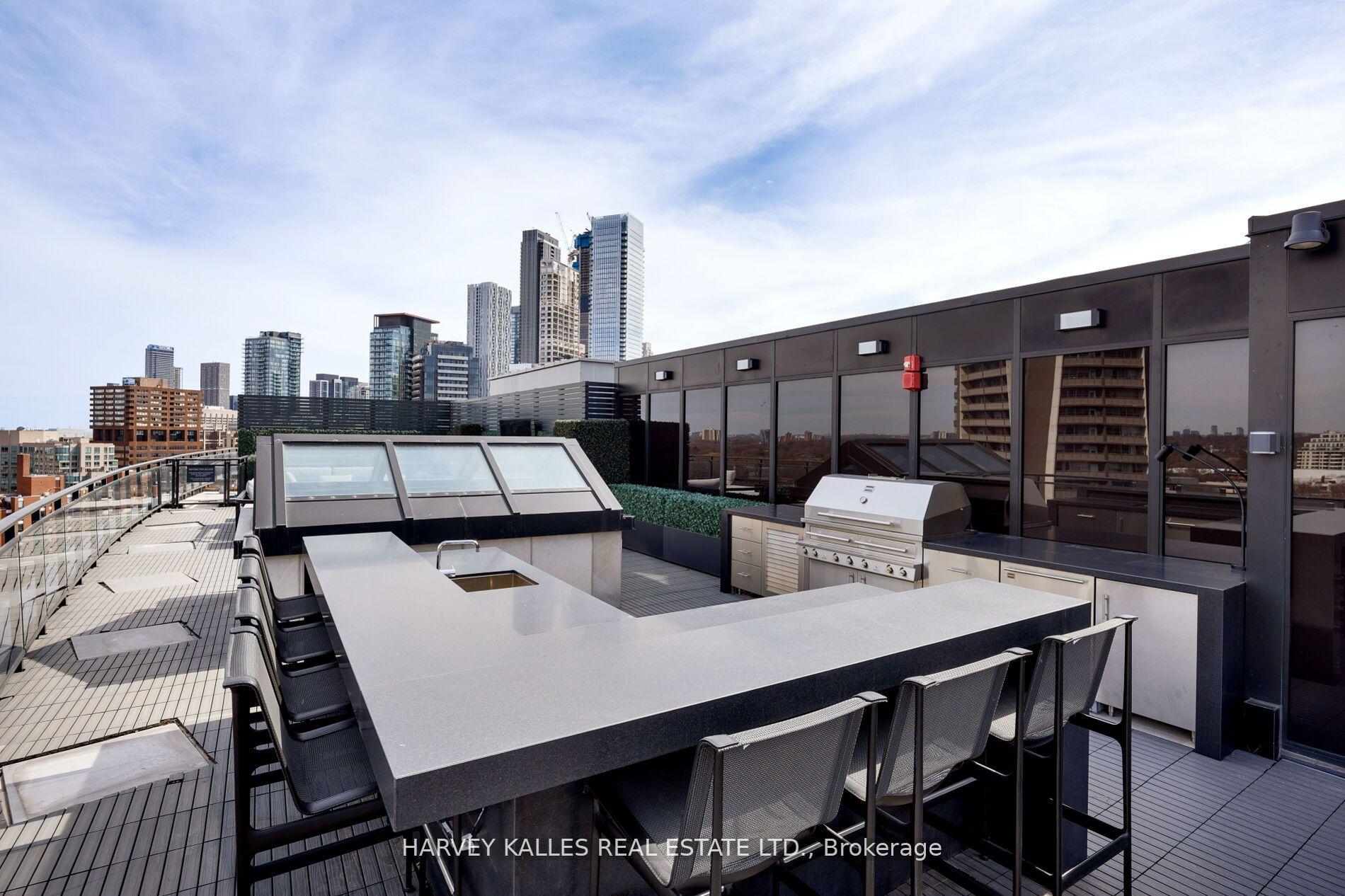 4 Bedrooms Condo at 181 Davenport, Toronto For sale