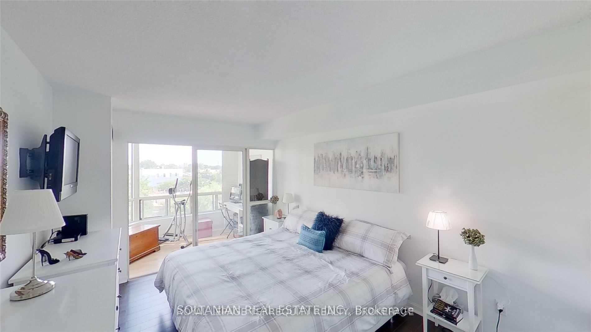 2 Bedrooms Condo at 1 Hickory Tree, Toronto For sale