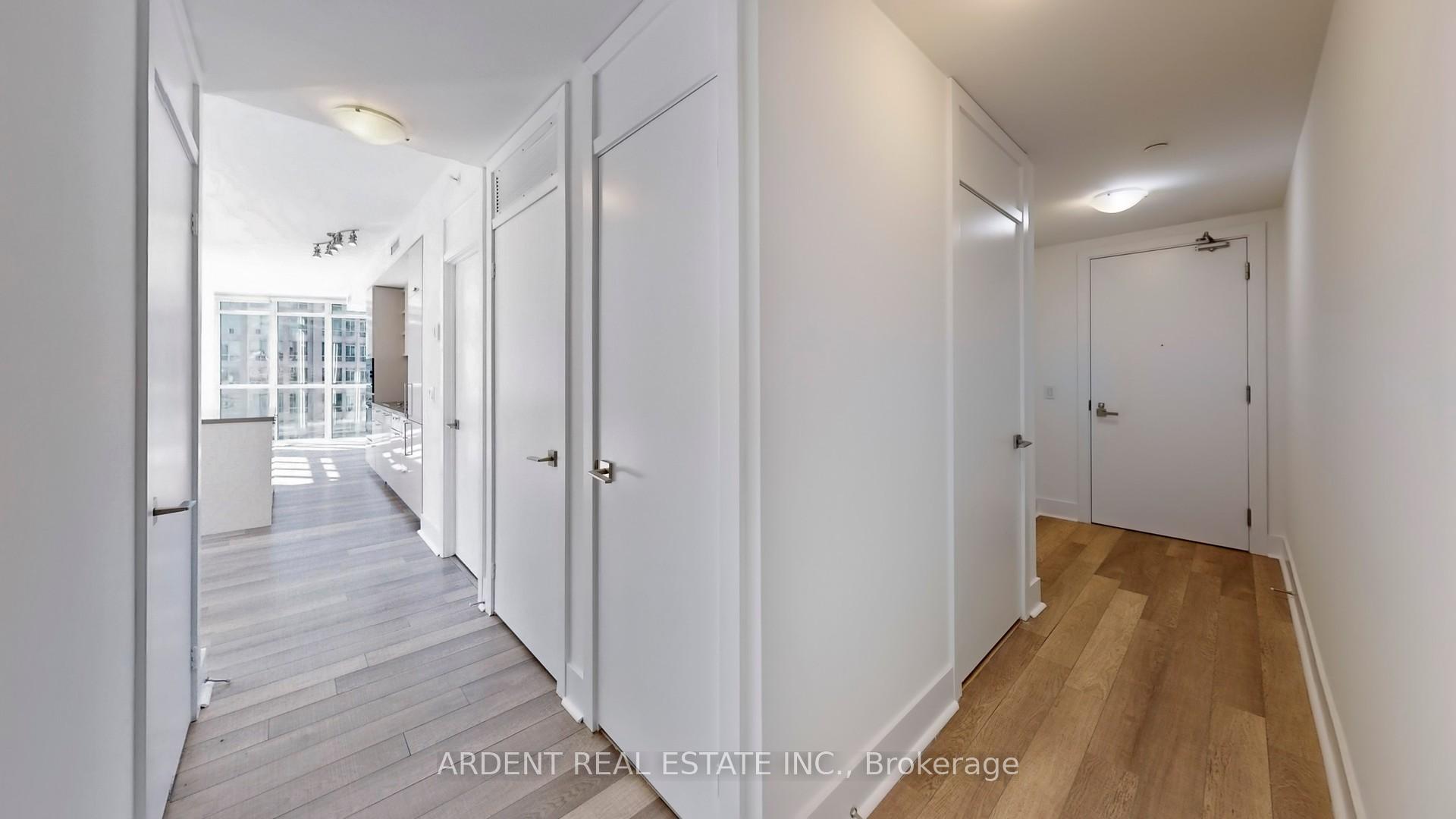 3 Bedrooms Condo at 32 Davenport,  Toronto For sale