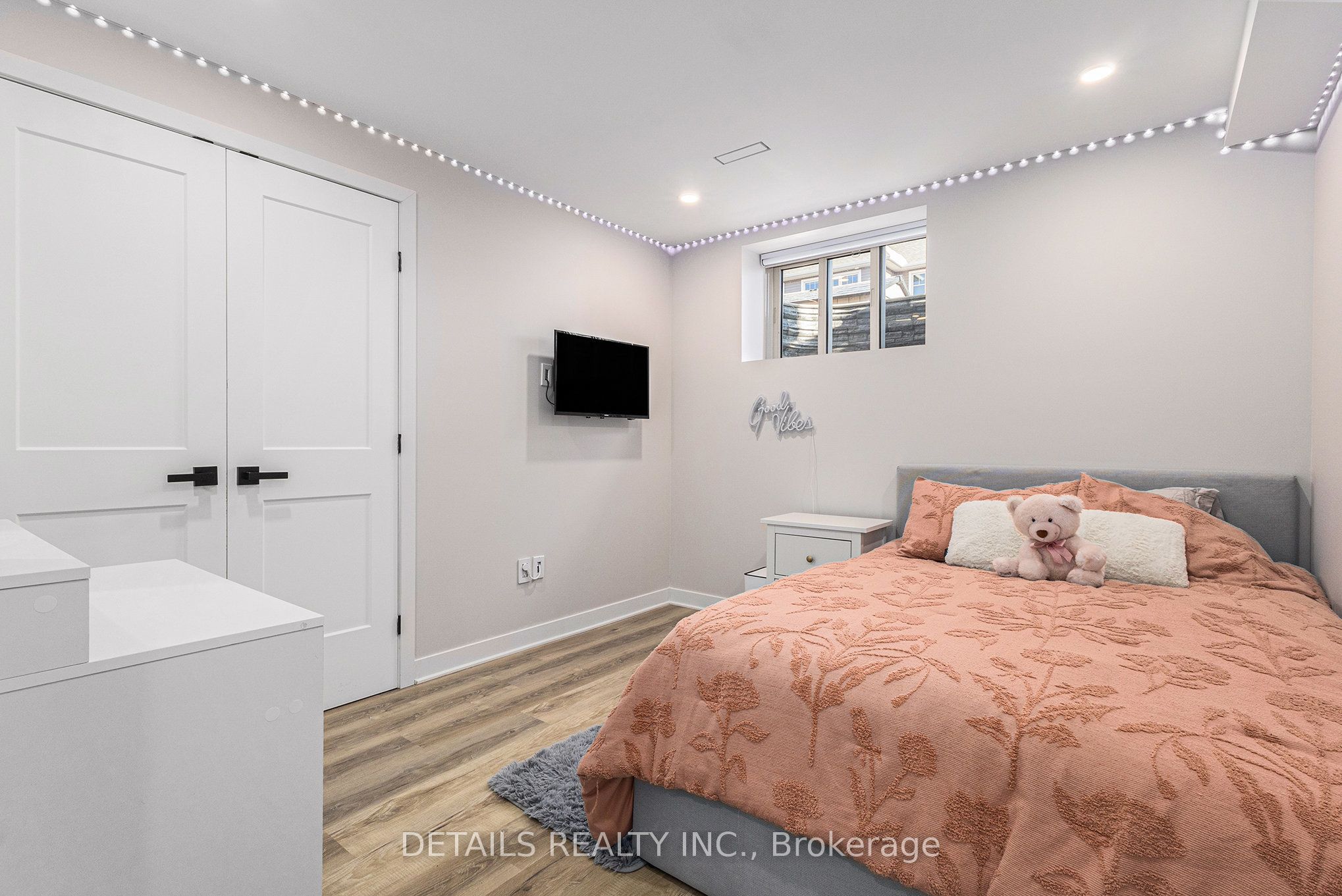 480 Famille Laporte Avenue, Orleans - Cumberland and Area 1110 - Camelot